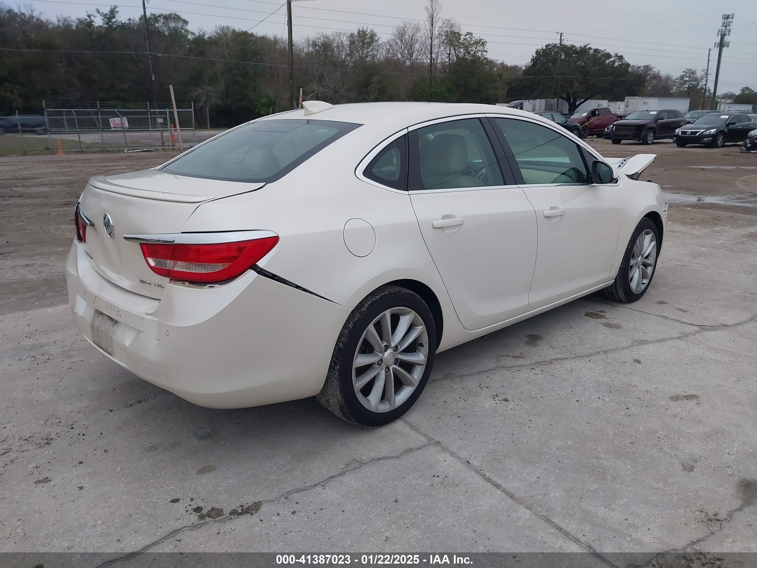 BUICK VERANO image 4