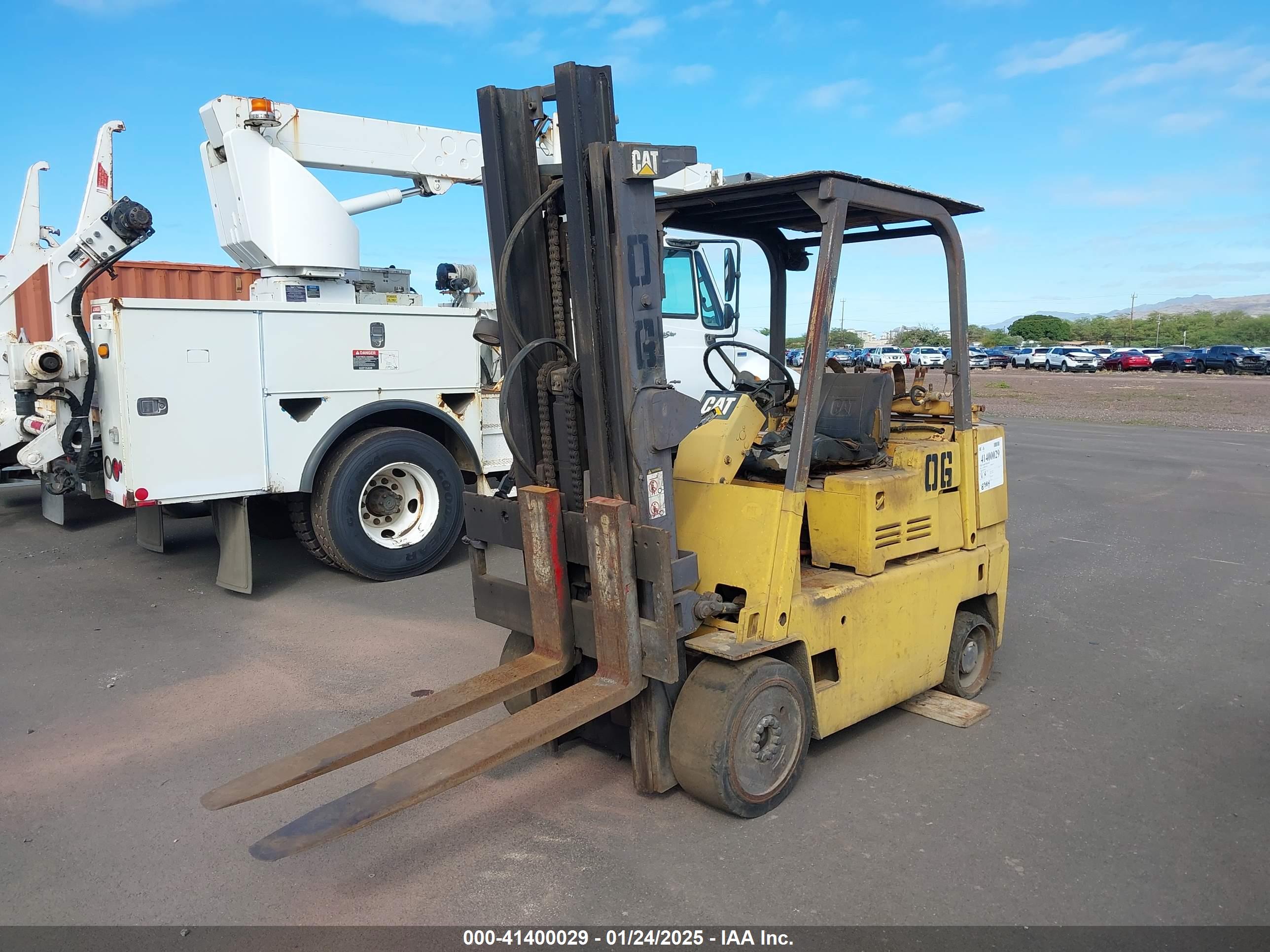CATERPILLAR FORKLIFT image 2
