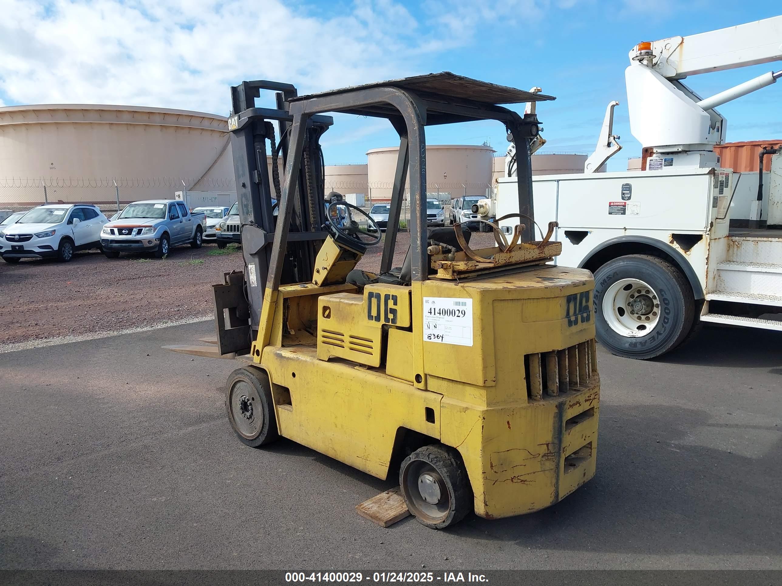 CATERPILLAR FORKLIFT image 3