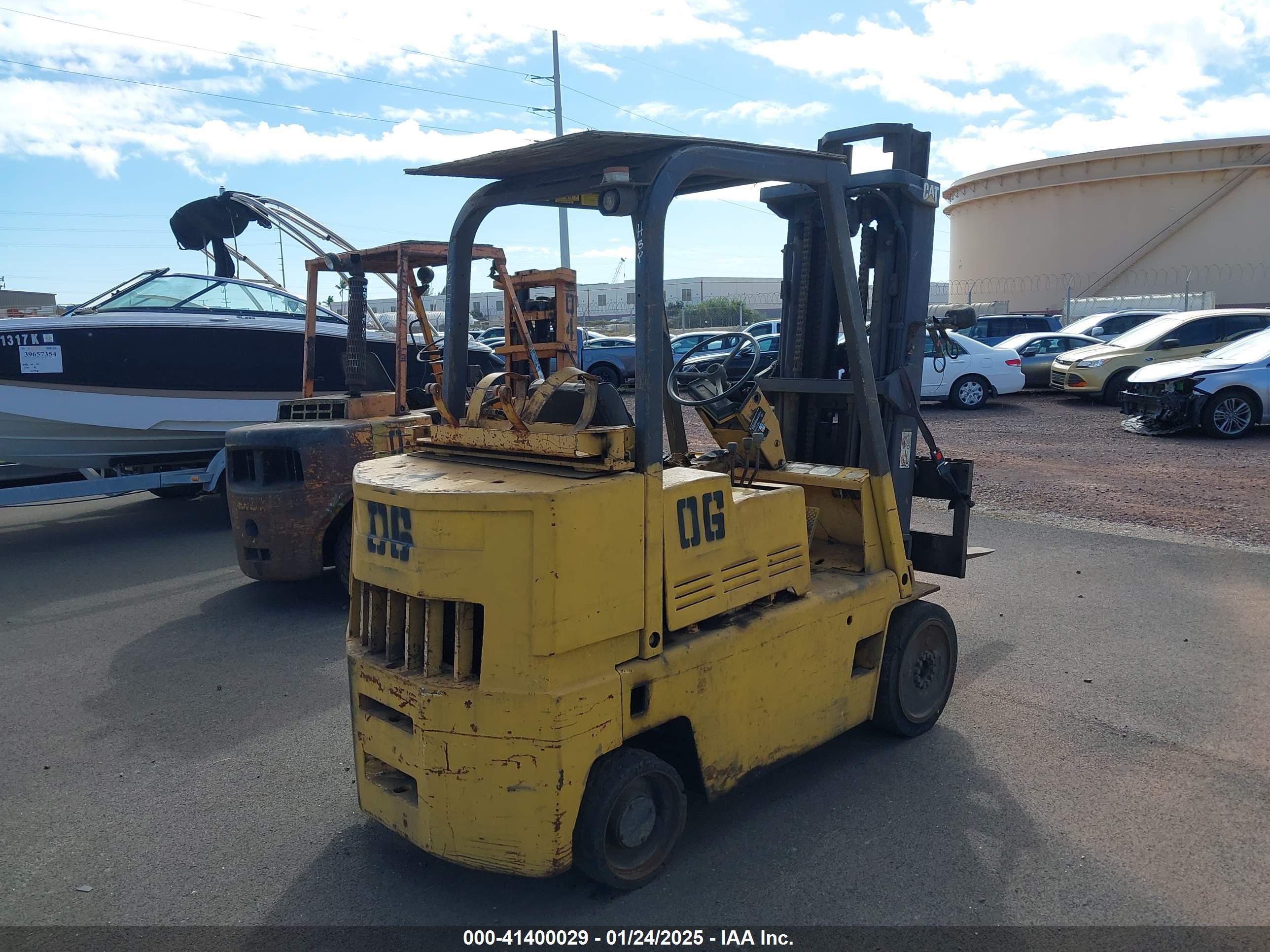 CATERPILLAR FORKLIFT image 4