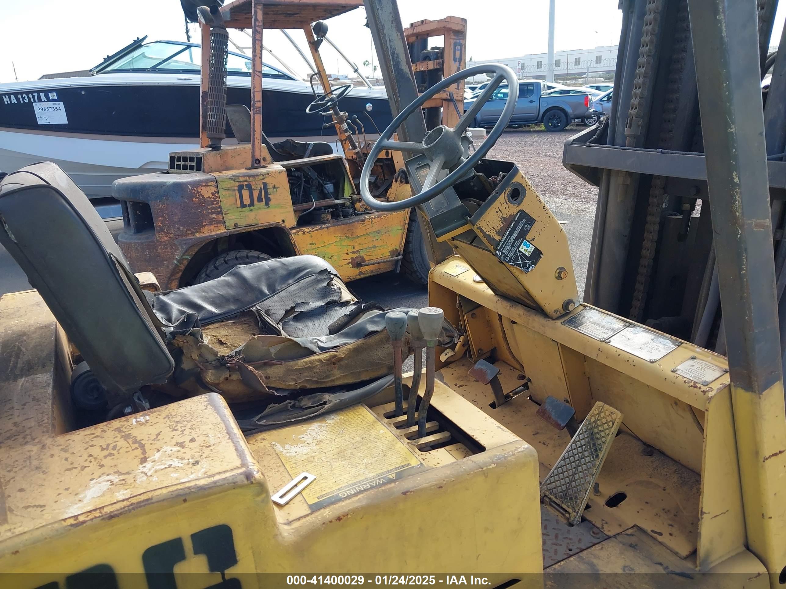 CATERPILLAR FORKLIFT image 5