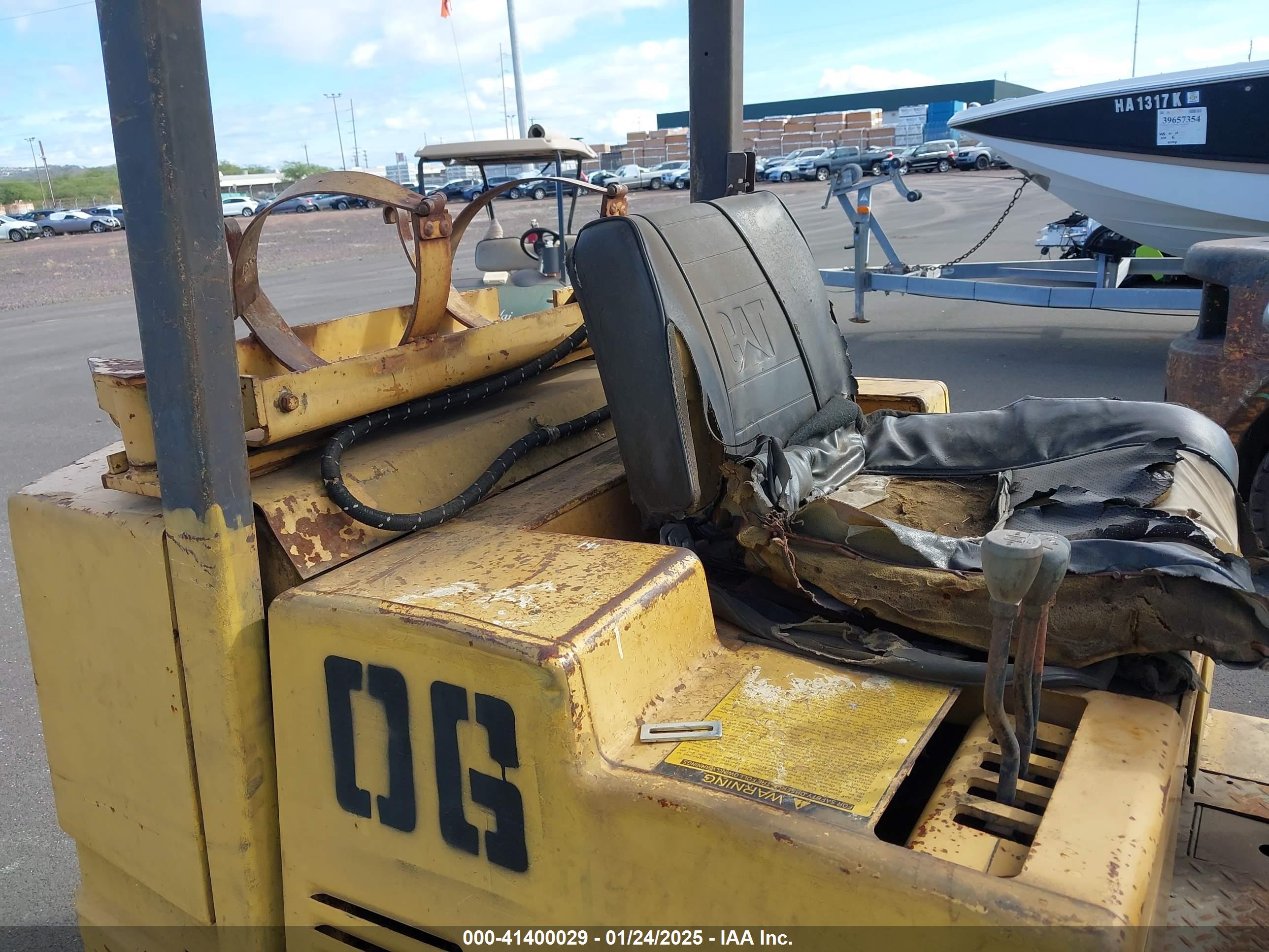 CATERPILLAR FORKLIFT image 8