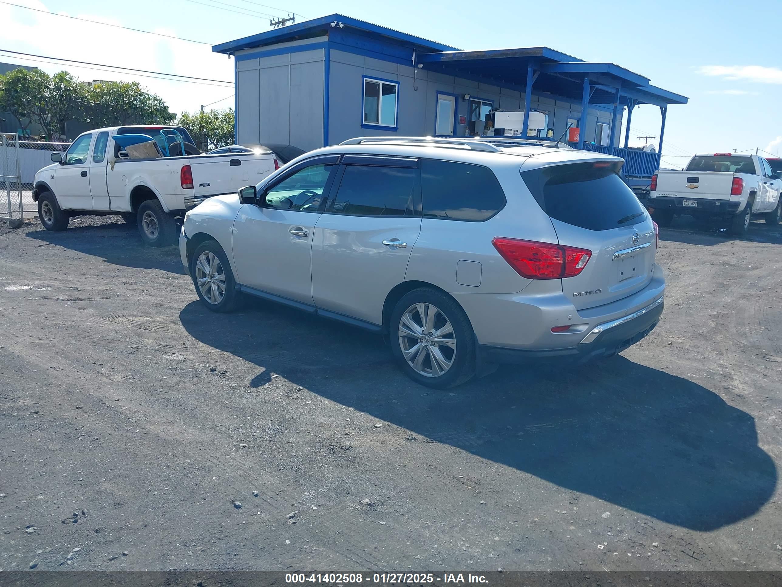 NISSAN PATHFINDER image 3