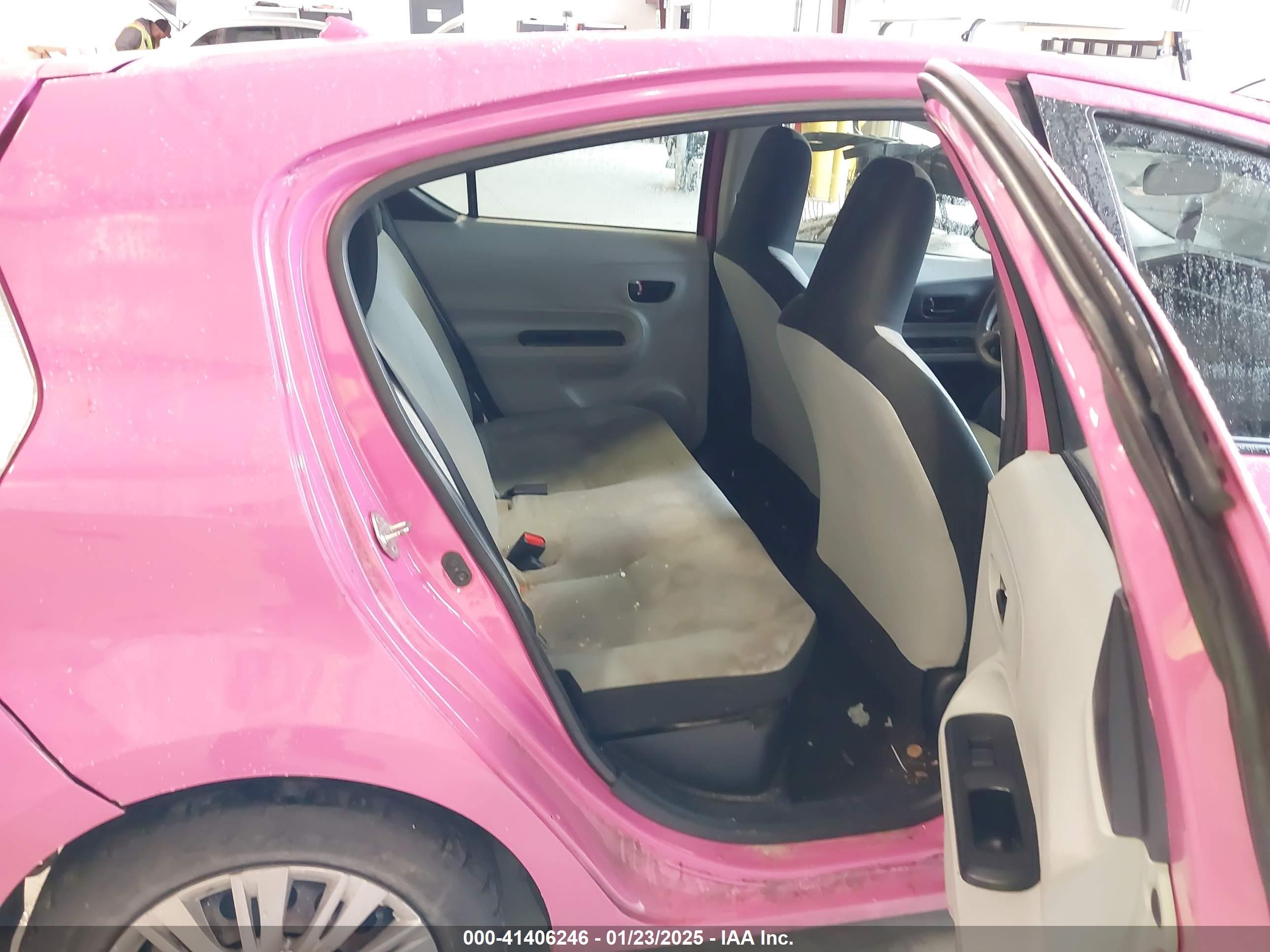 TOYOTA PRIUS image 8