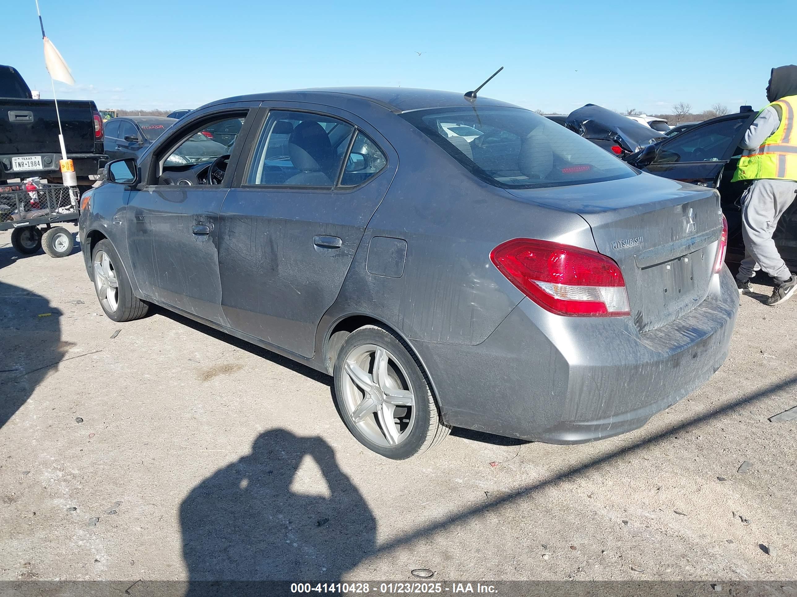 MITSUBISHI MIRAGE image 3