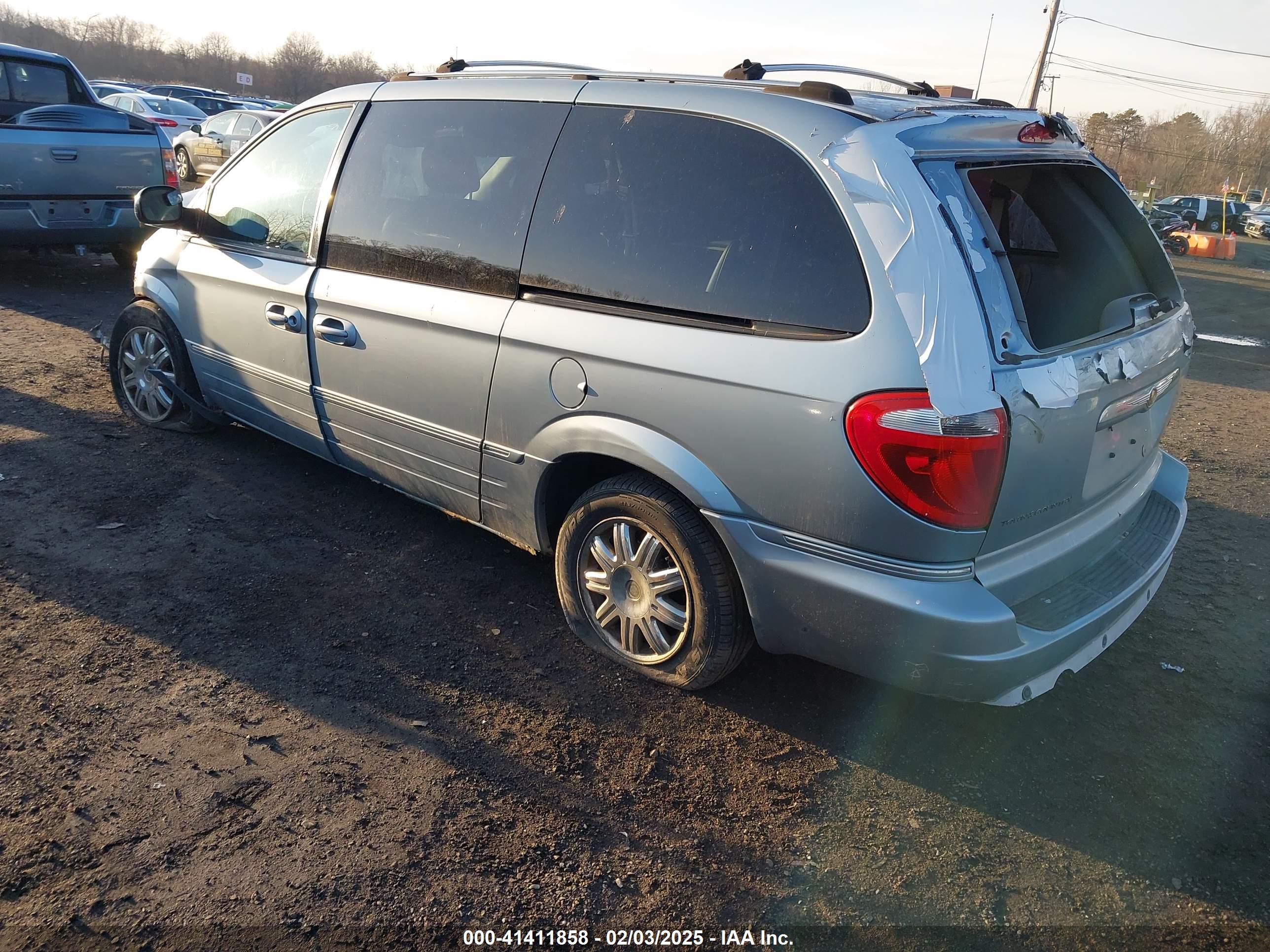 CHRYSLER TOWN image 3