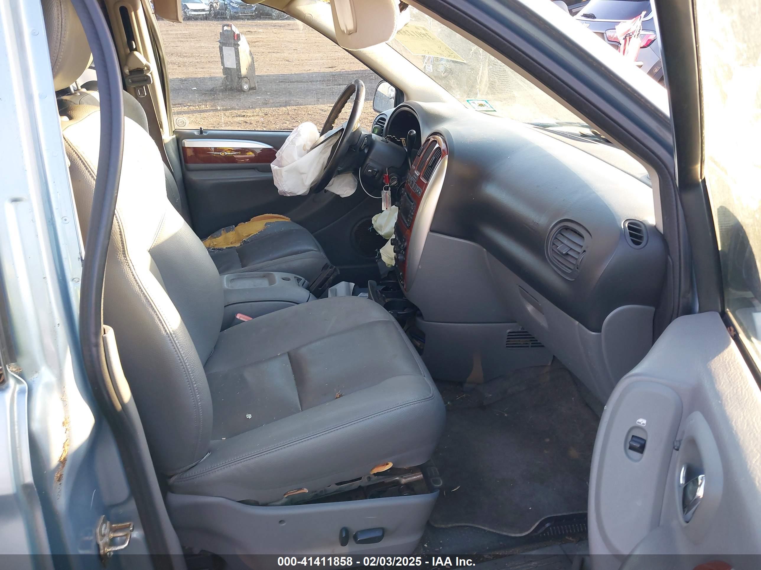 CHRYSLER TOWN image 5
