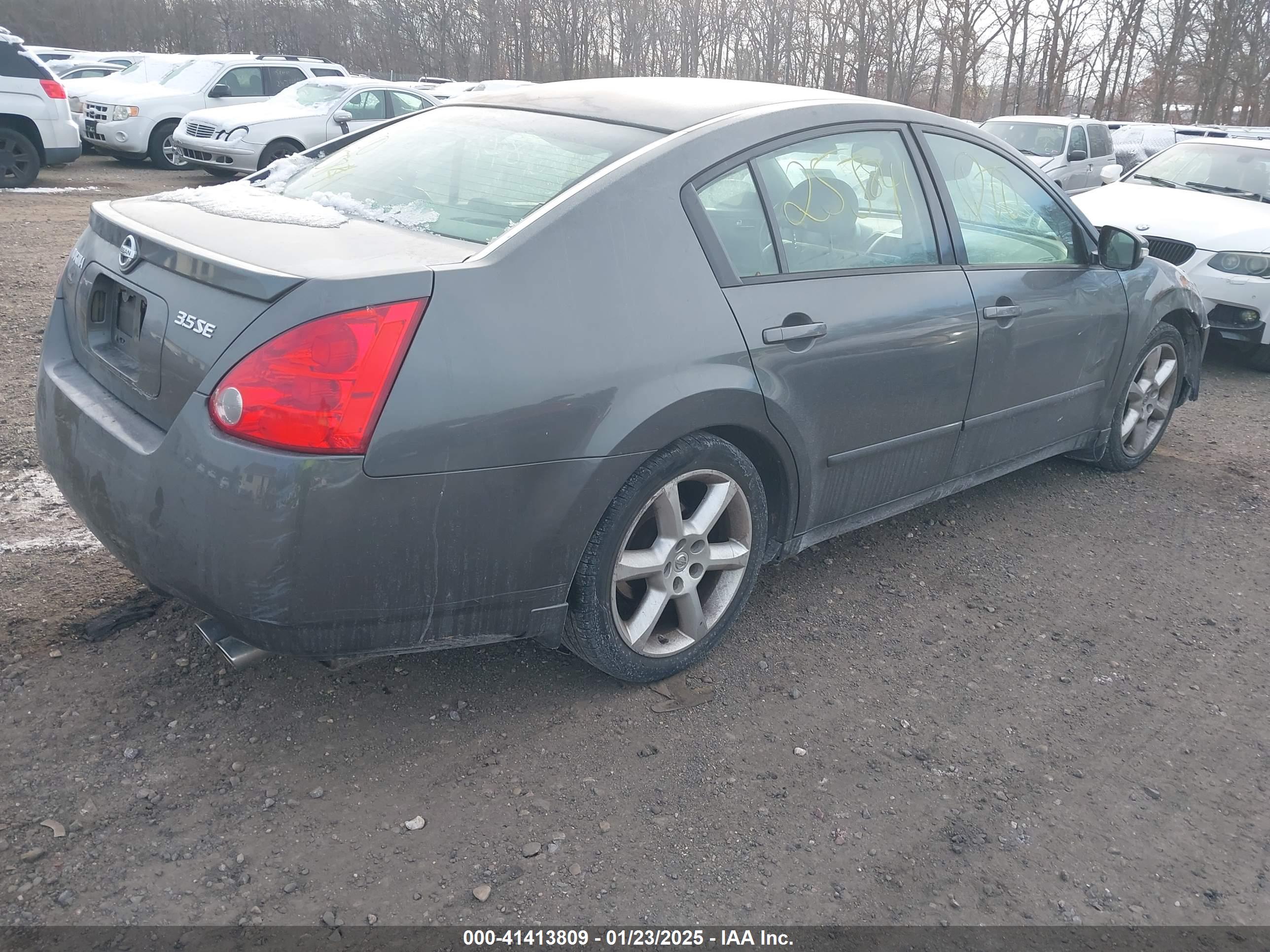 NISSAN MAXIMA image 4