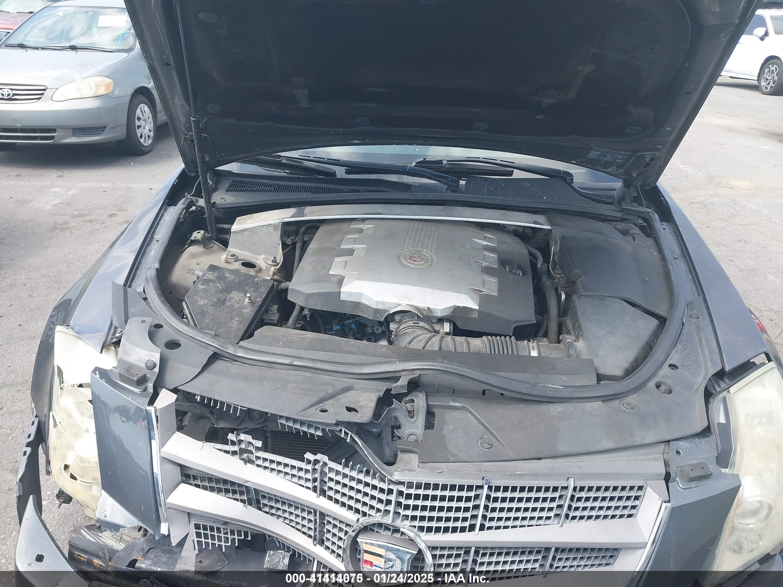 CADILLAC CTS image 10