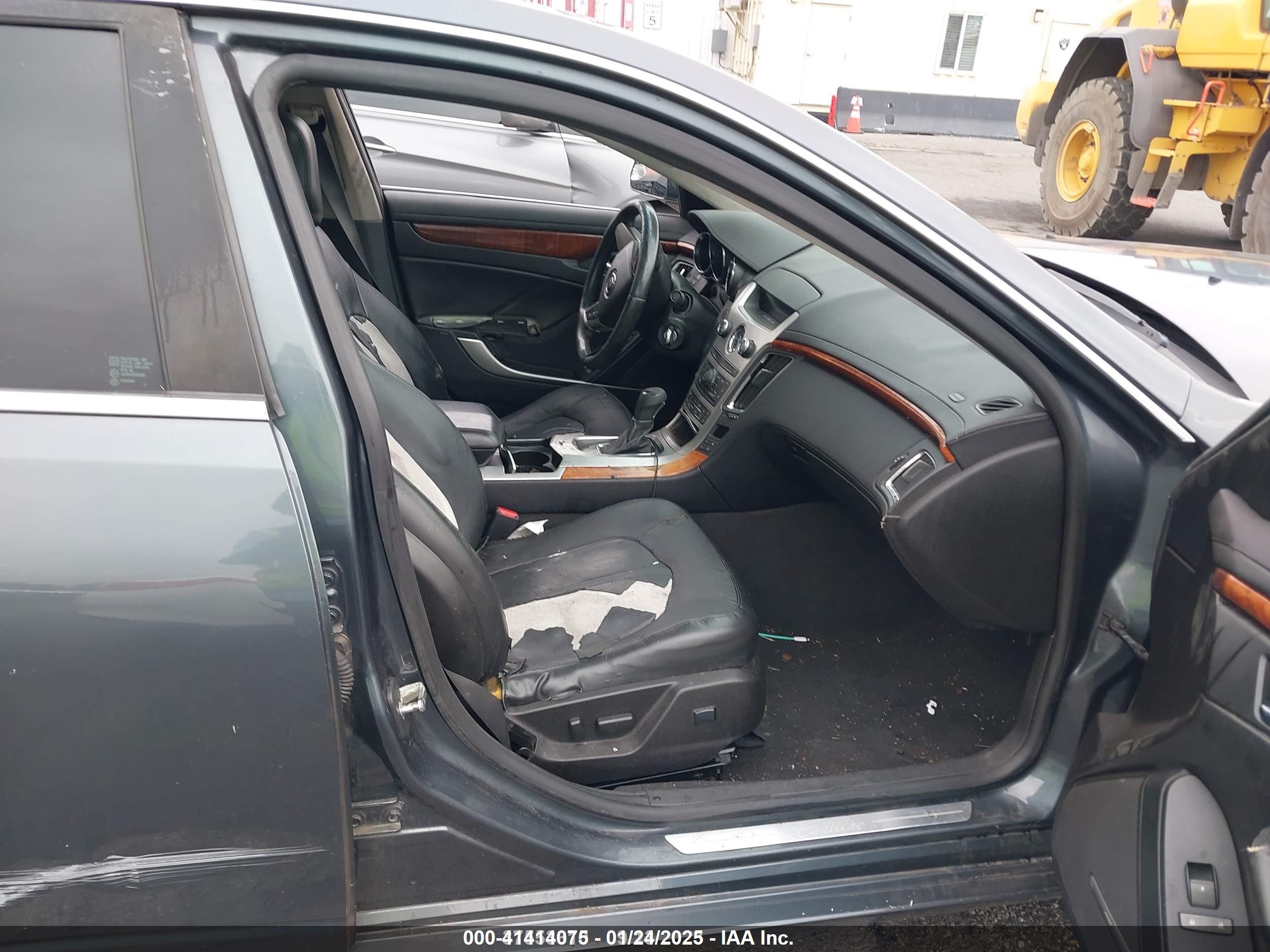 CADILLAC CTS image 5