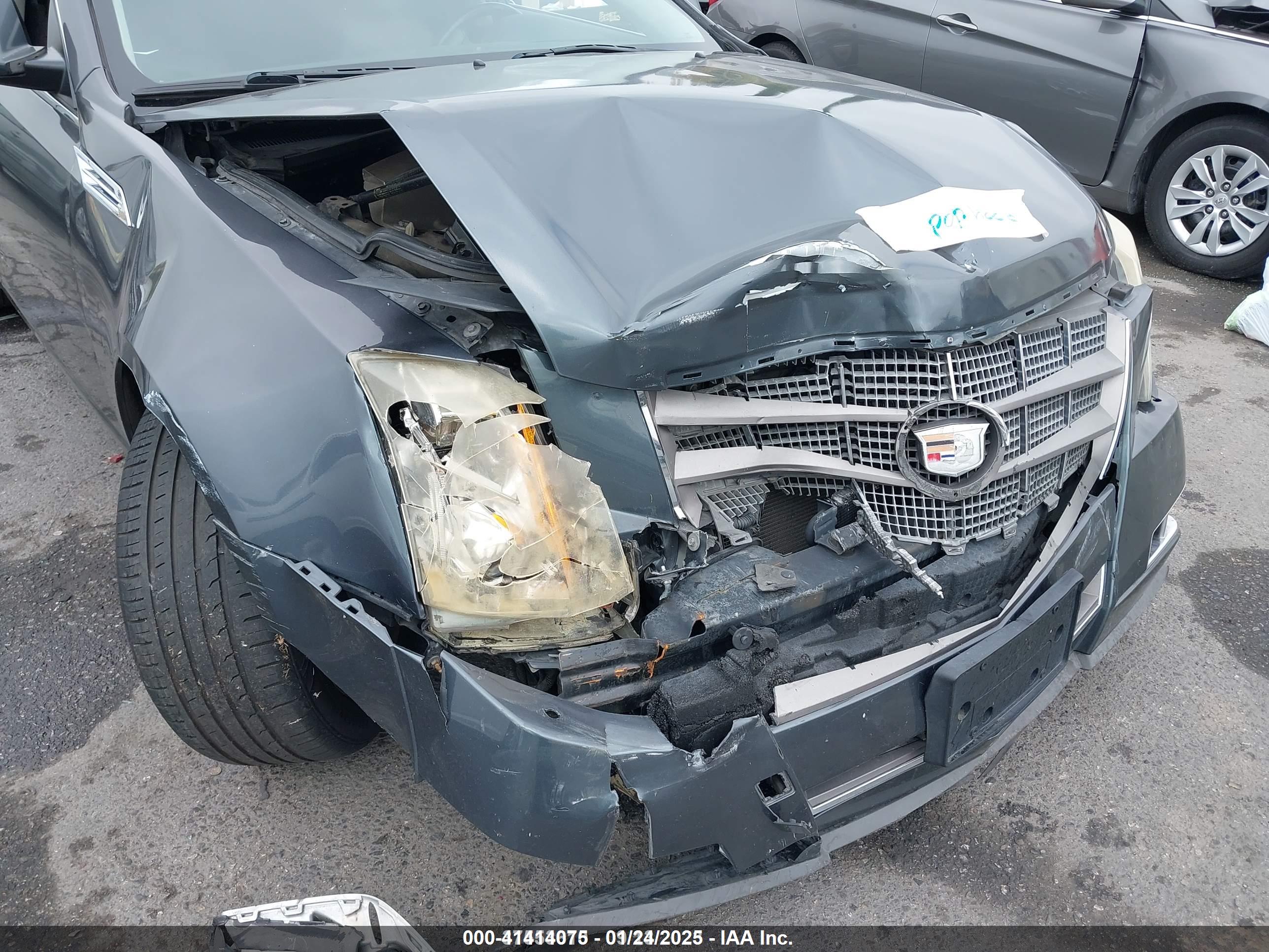 CADILLAC CTS image 6
