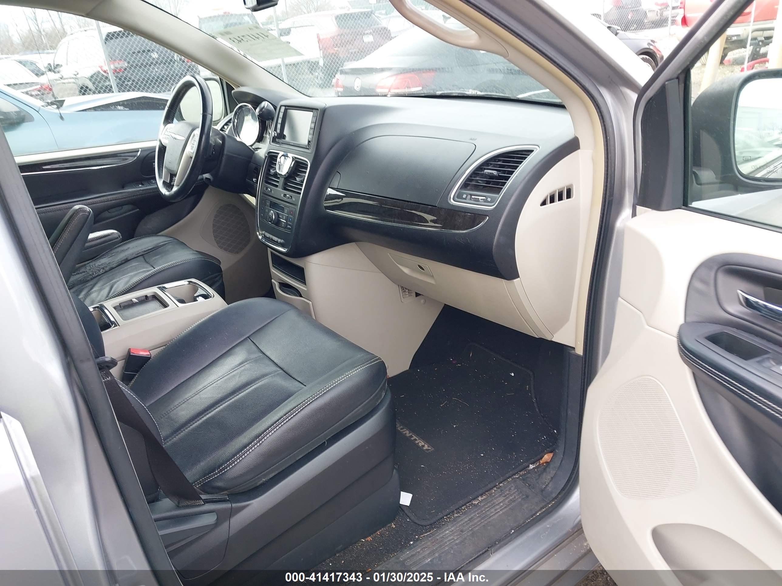 CHRYSLER TOWN image 5