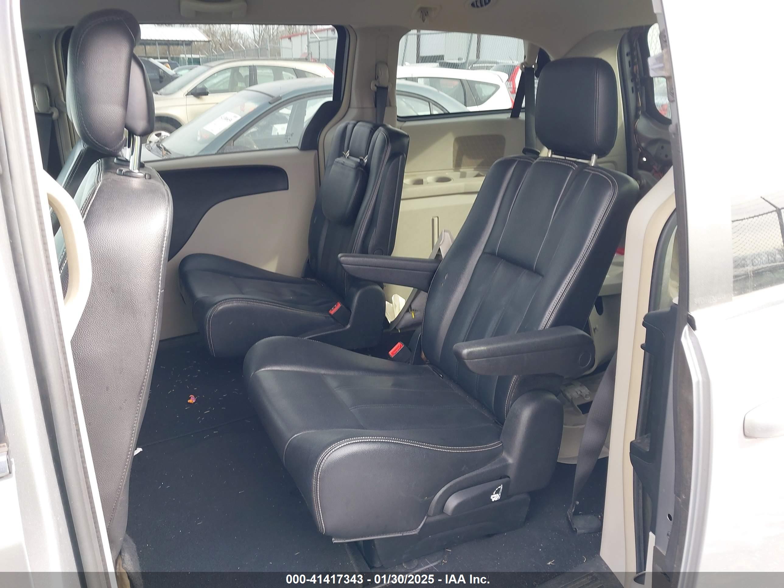 CHRYSLER TOWN image 8