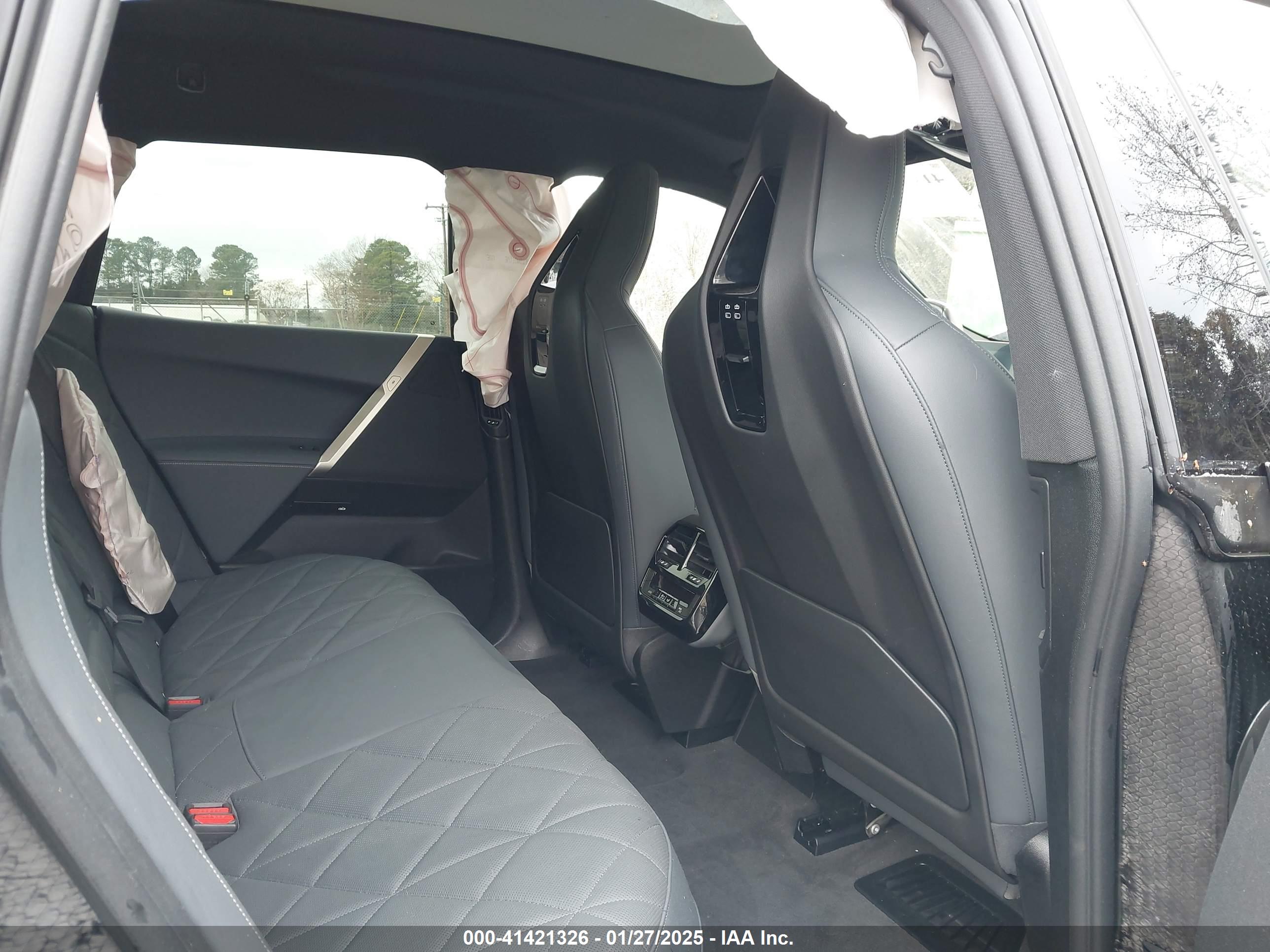BMW IX image 8