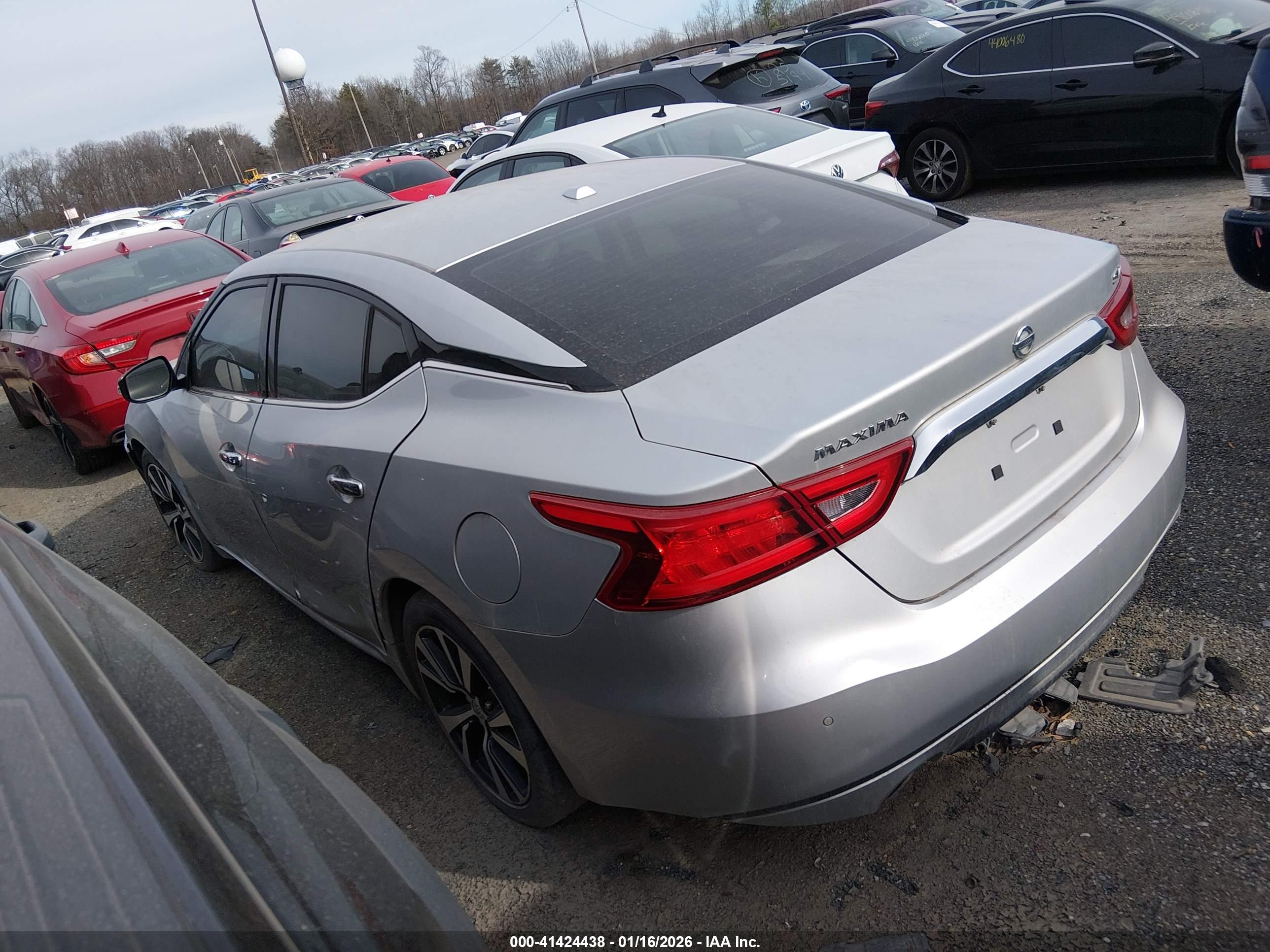 NISSAN MAXIMA image 3