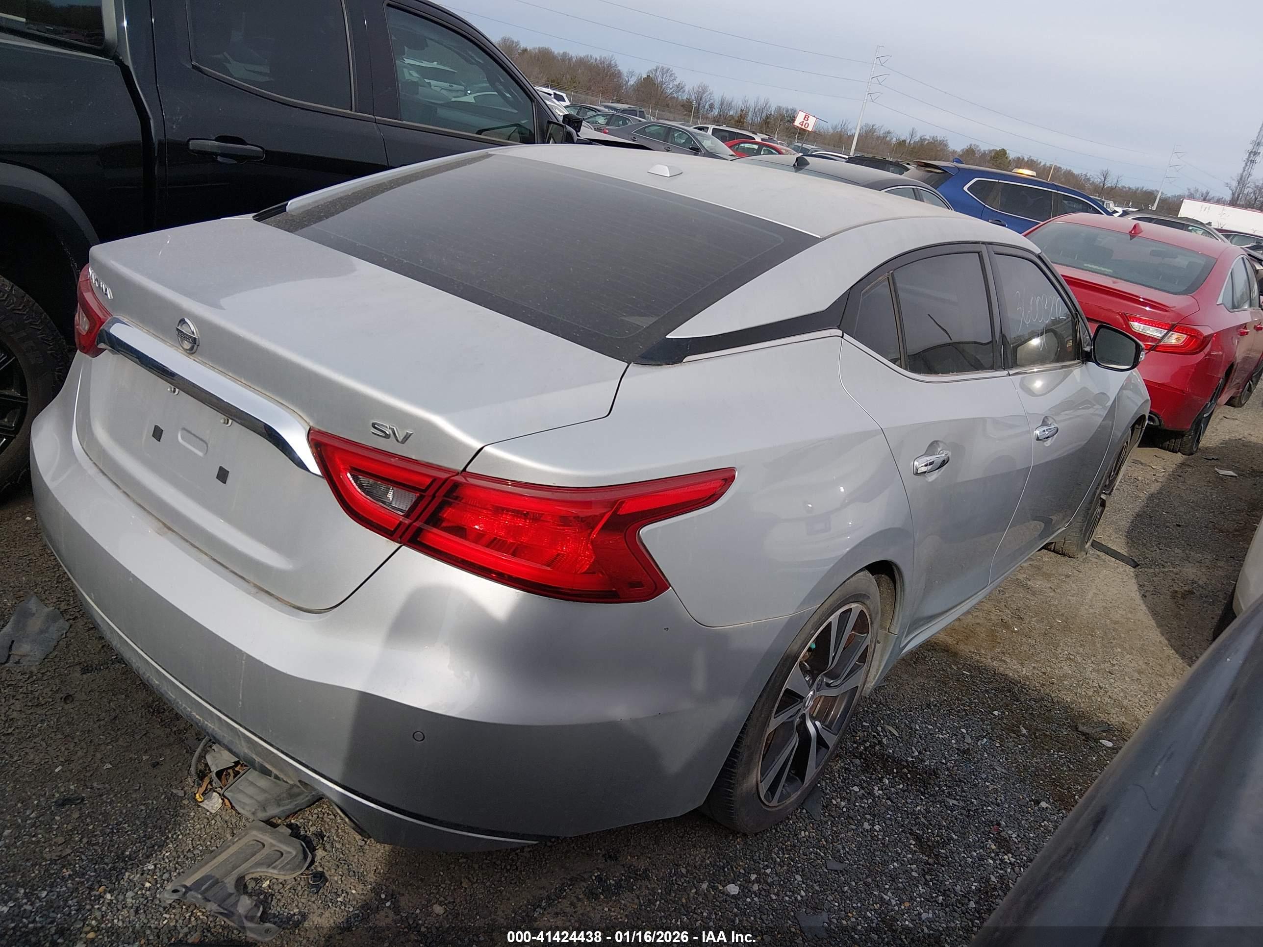NISSAN MAXIMA image 4