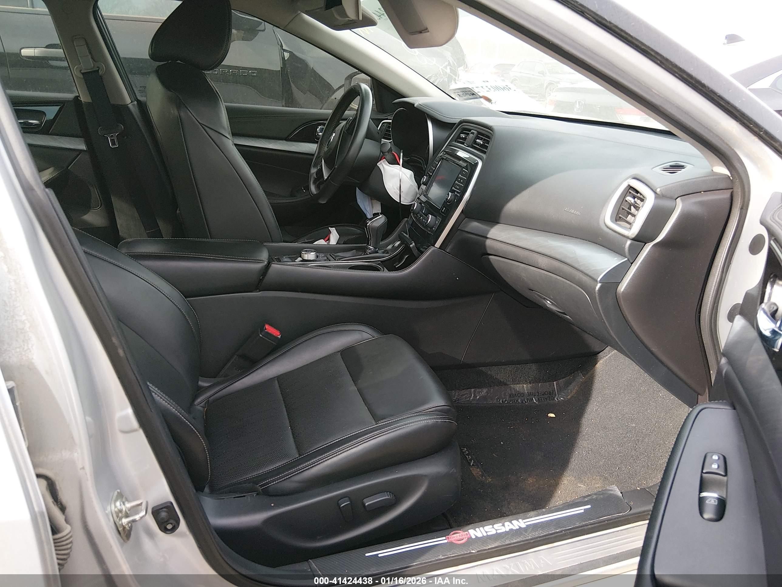 NISSAN MAXIMA image 5