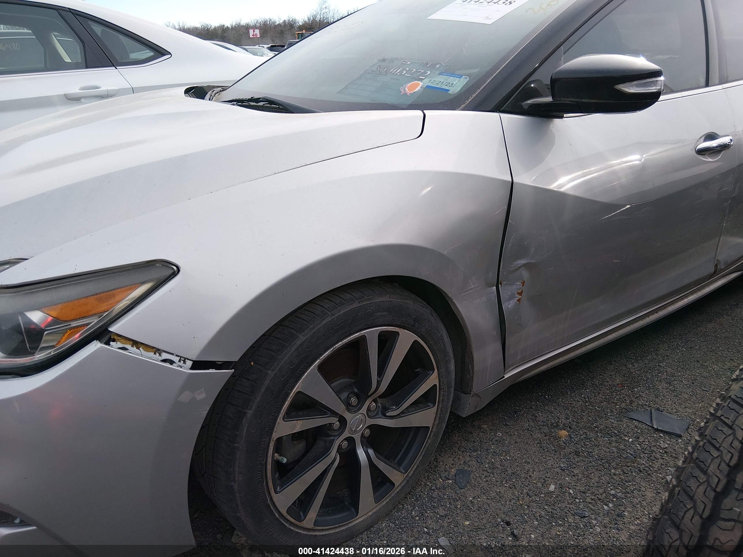 NISSAN MAXIMA image 6