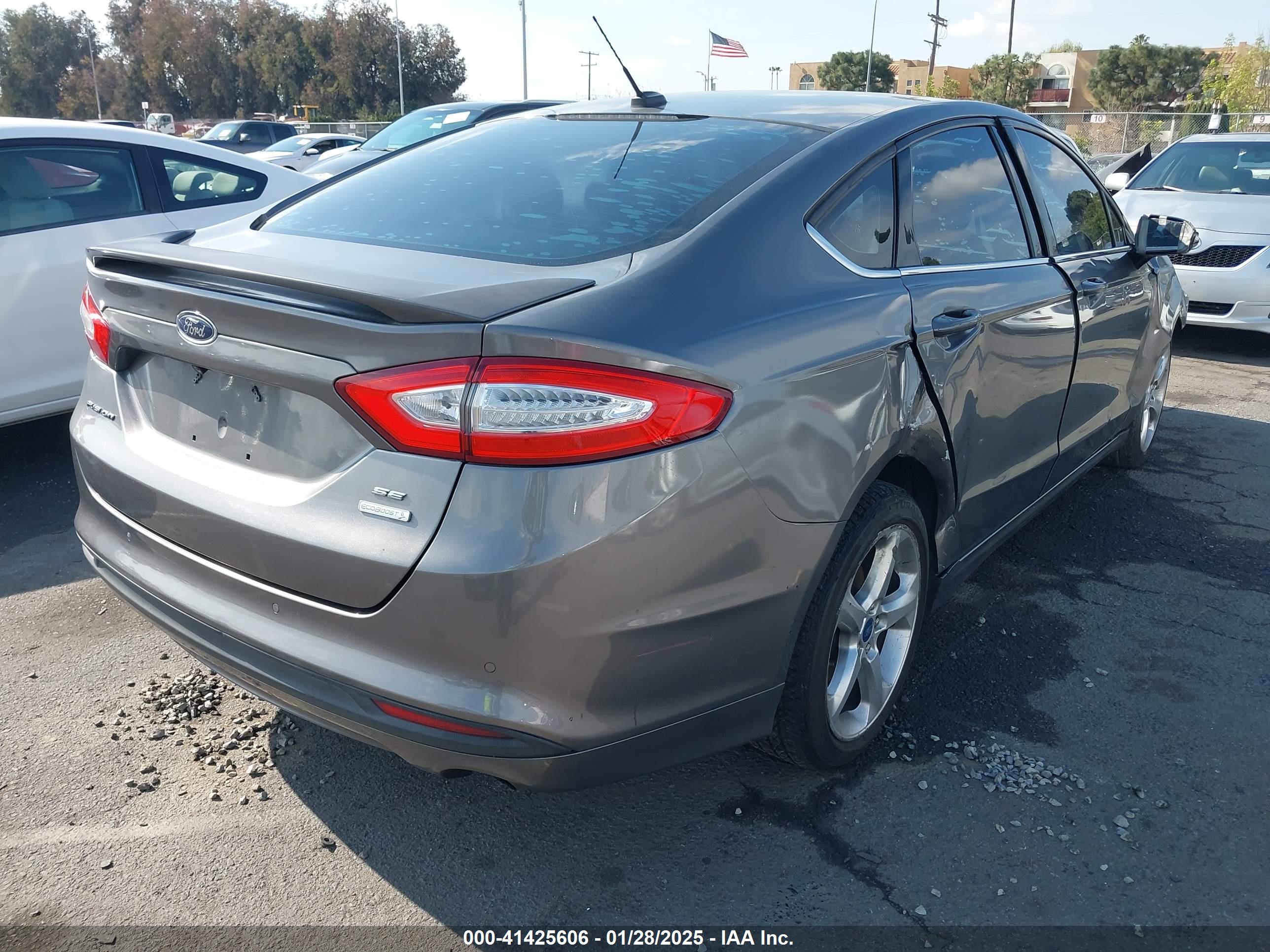 FORD FUSION image 4