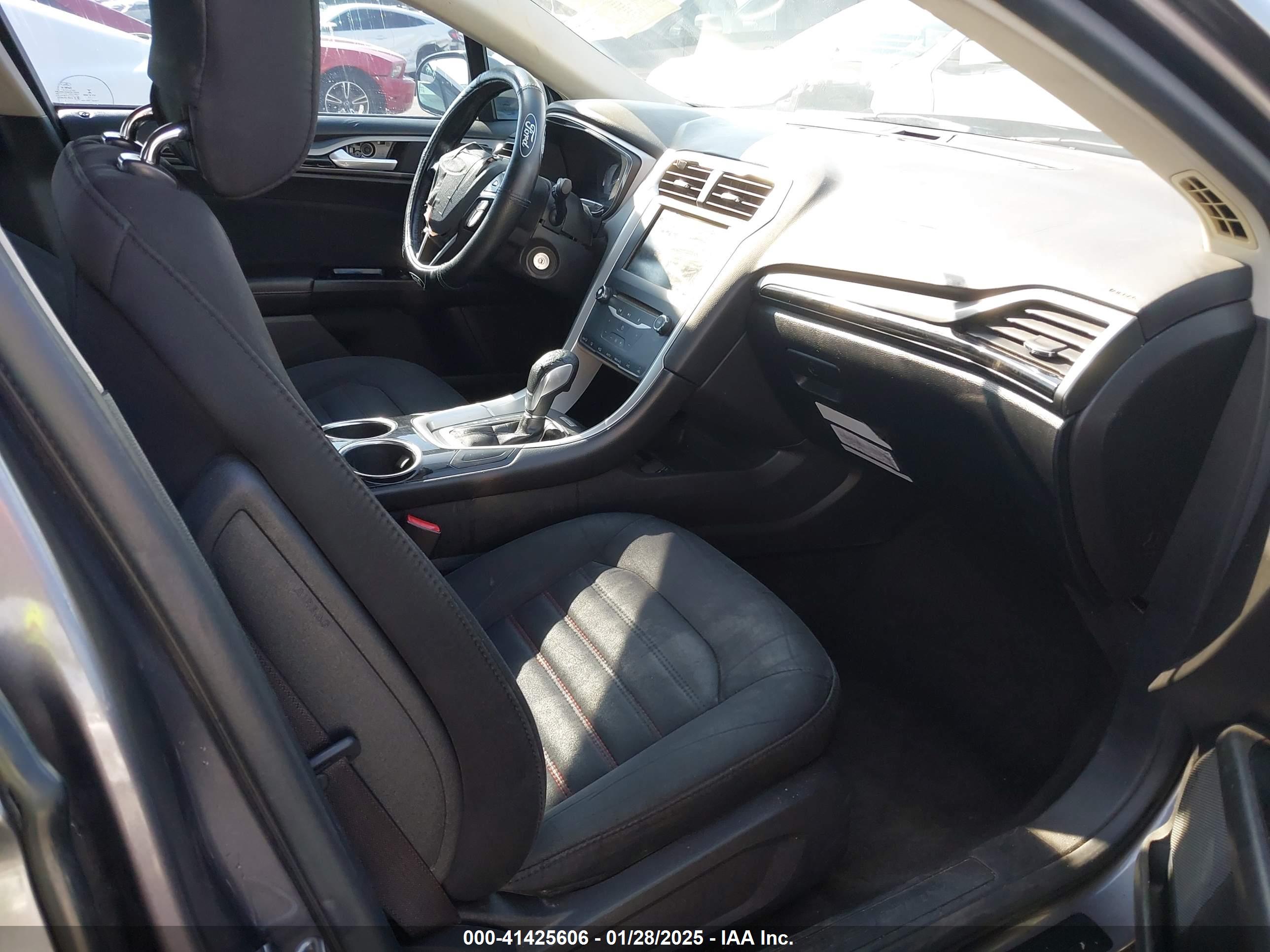 FORD FUSION image 5