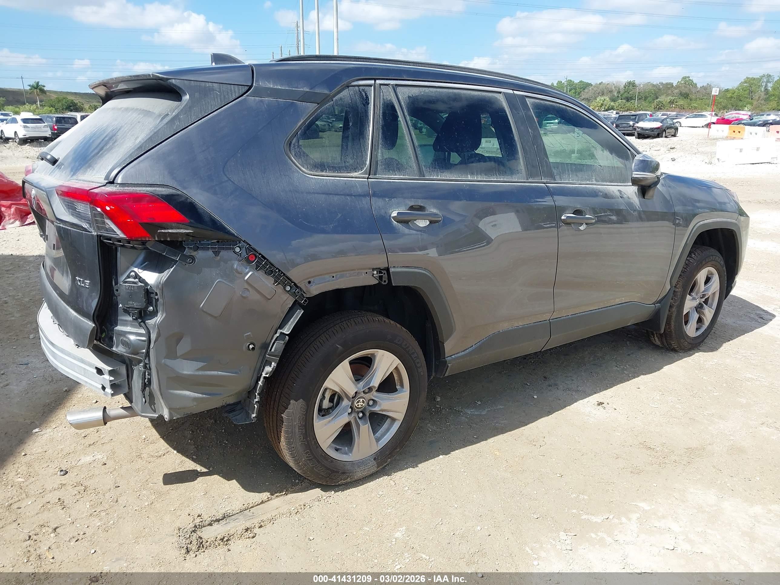 TOYOTA RAV4 image 4