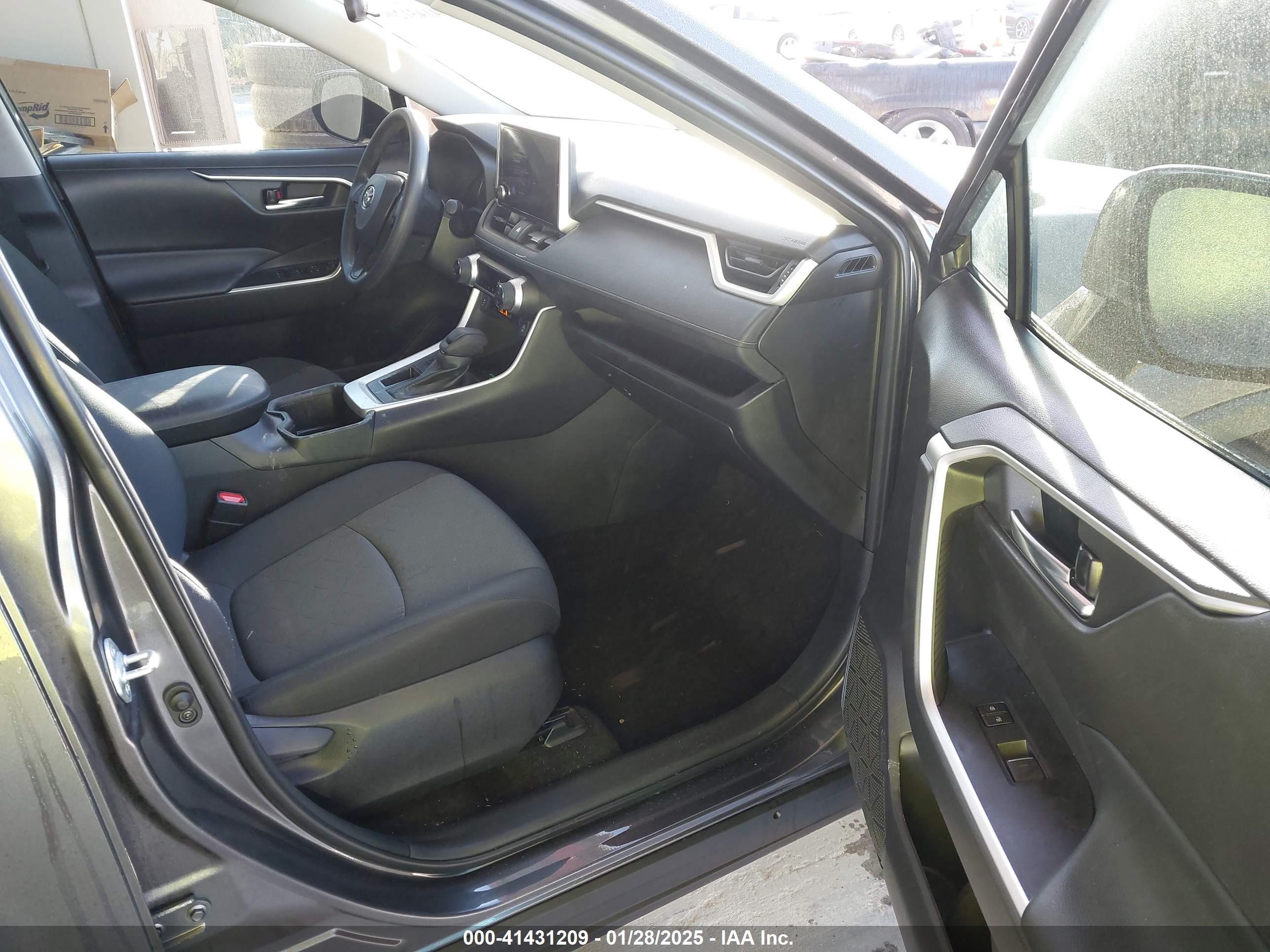 TOYOTA RAV4 image 5