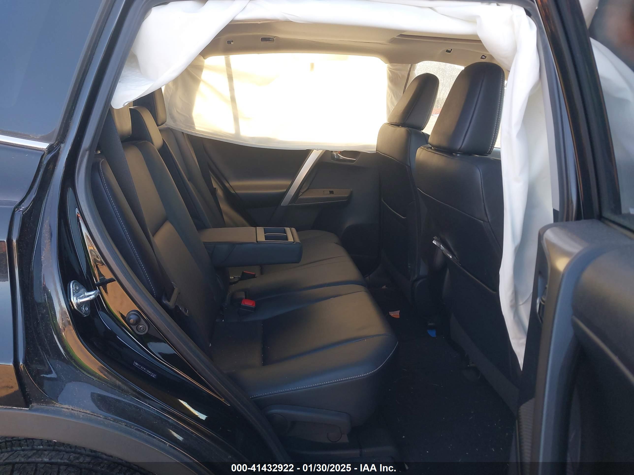 TOYOTA RAV4 image 8