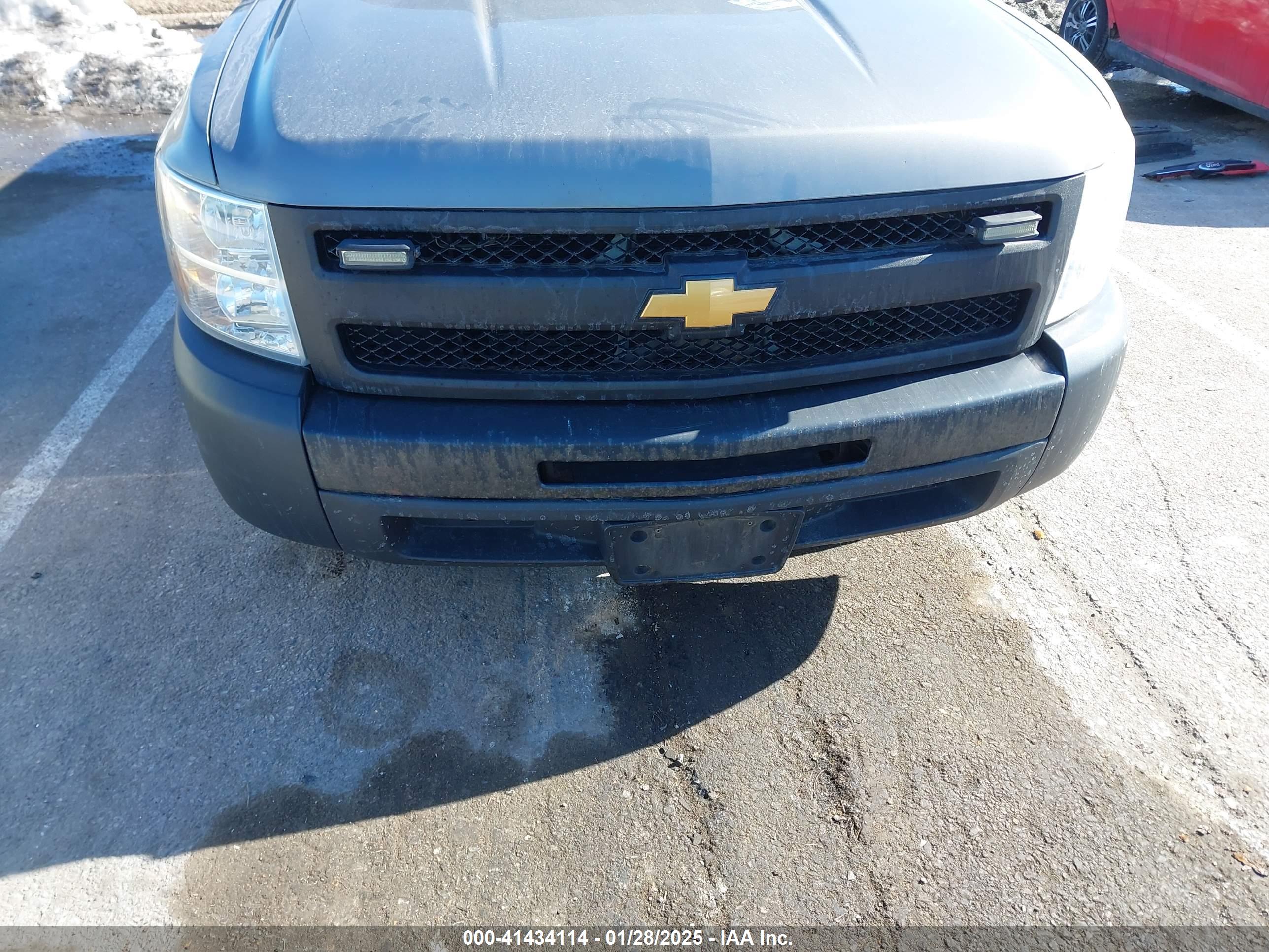 CHEVROLET SILVERADO image 6