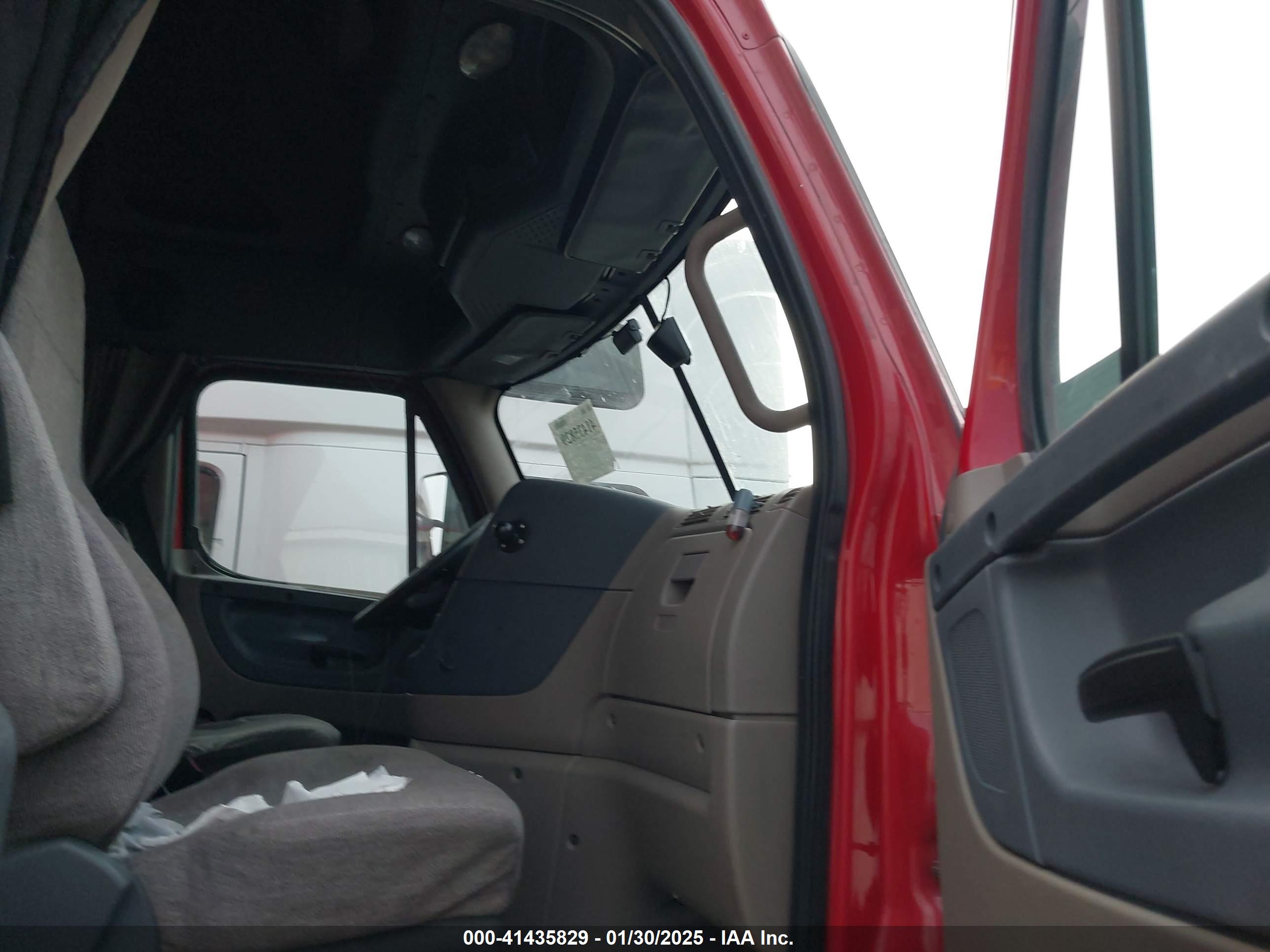 FREIGHTLINER CASCADIA image 8