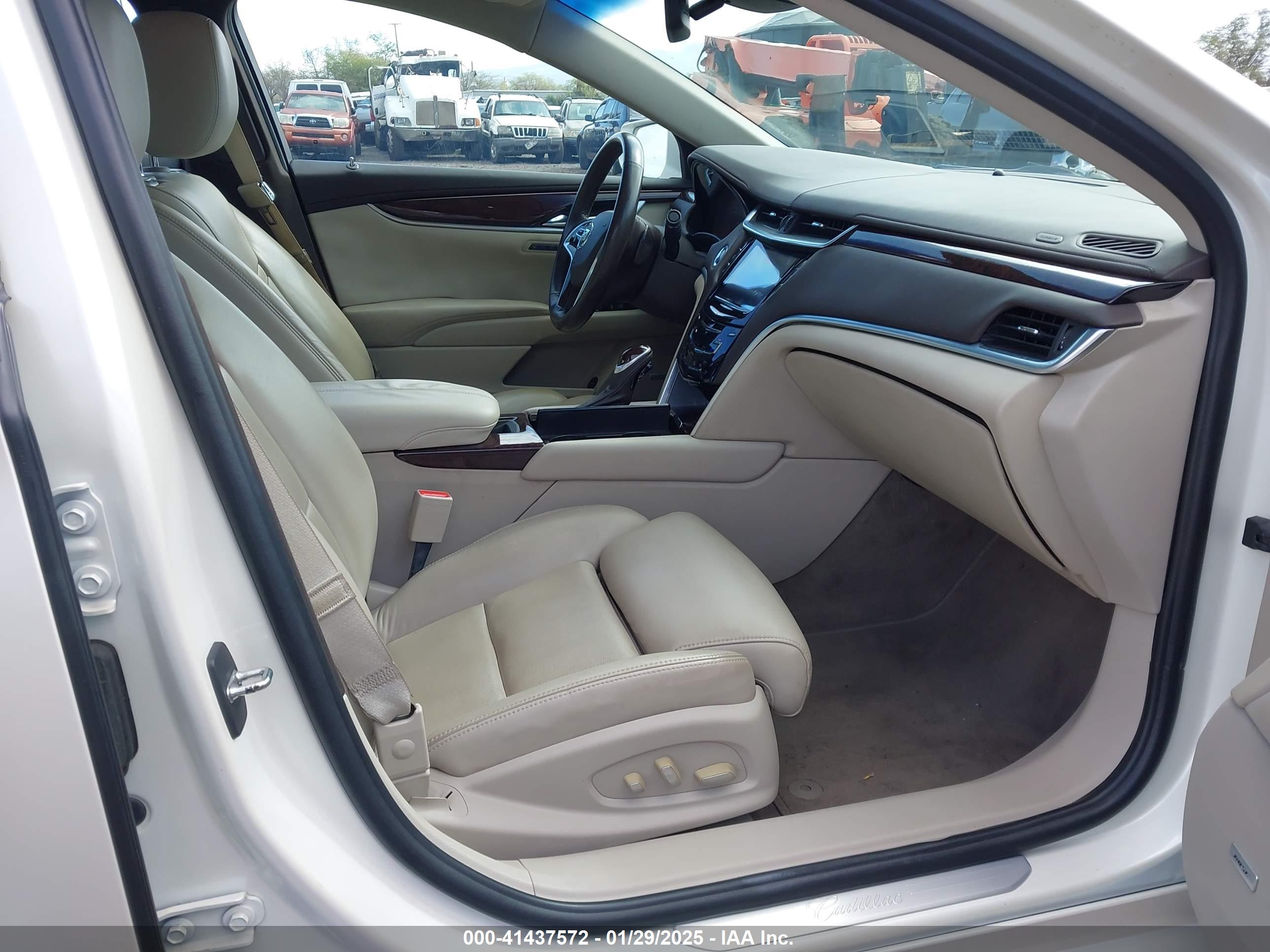 CADILLAC XTS image 5