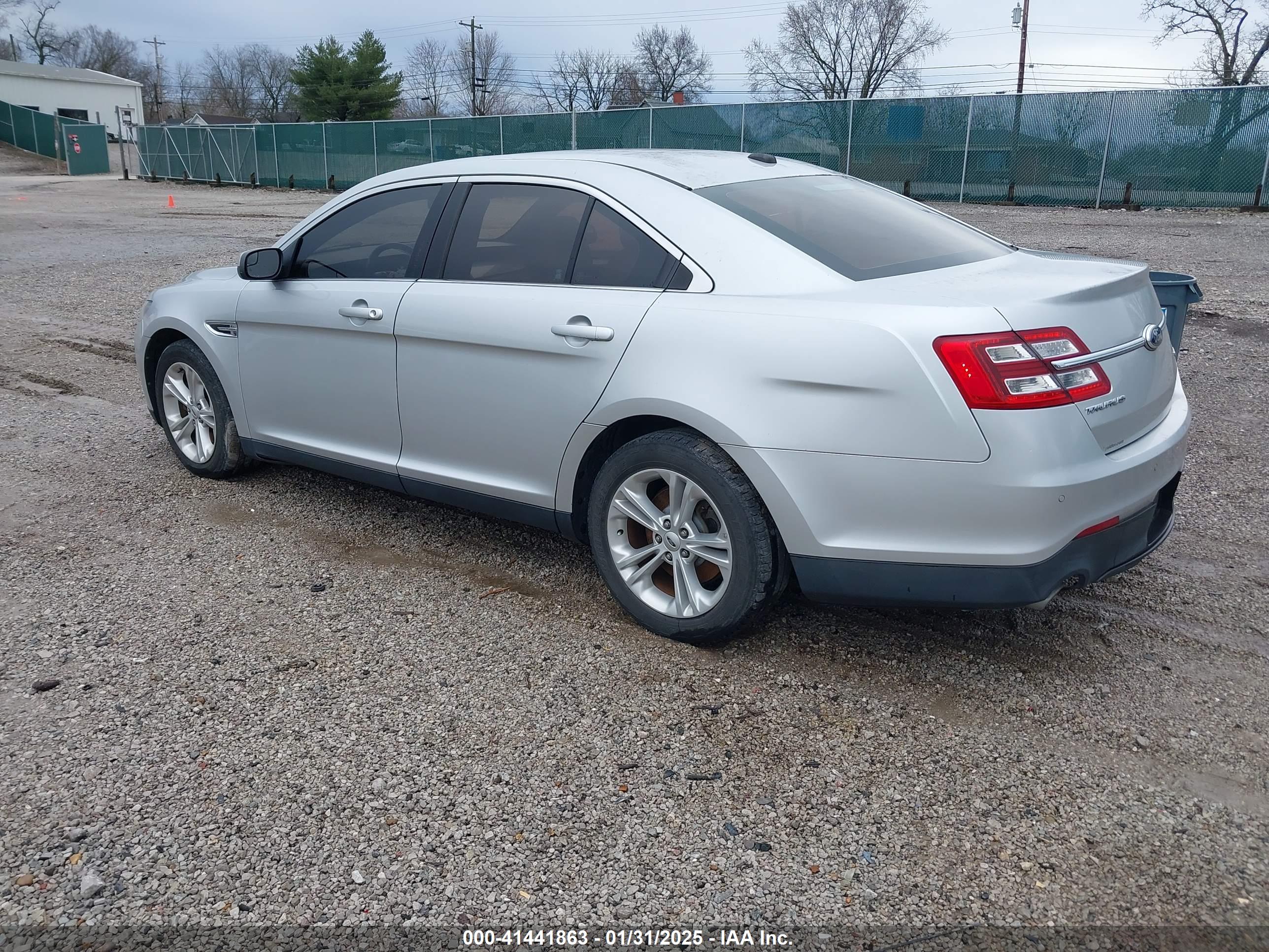 FORD TAURUS image 3