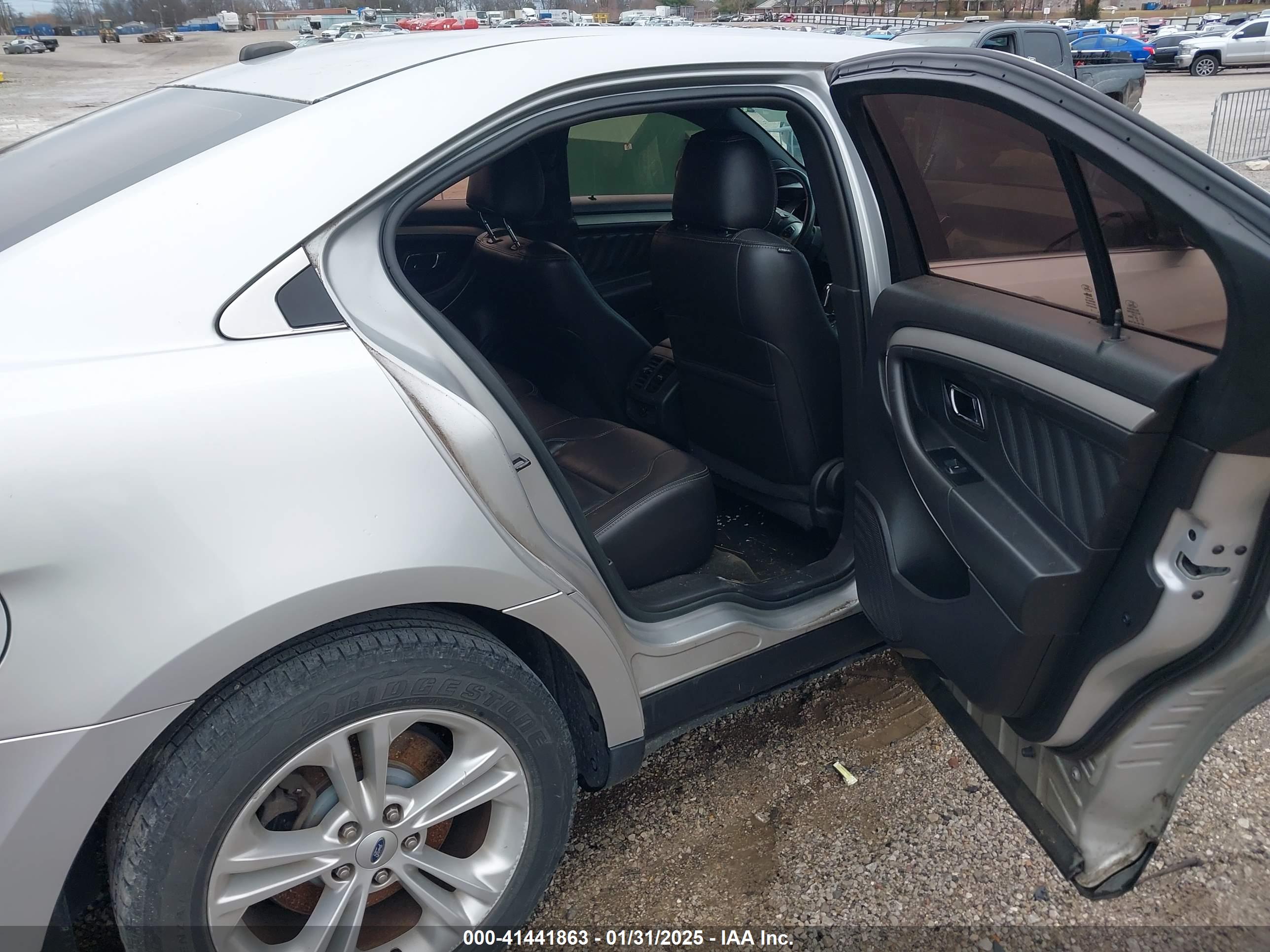 FORD TAURUS image 8