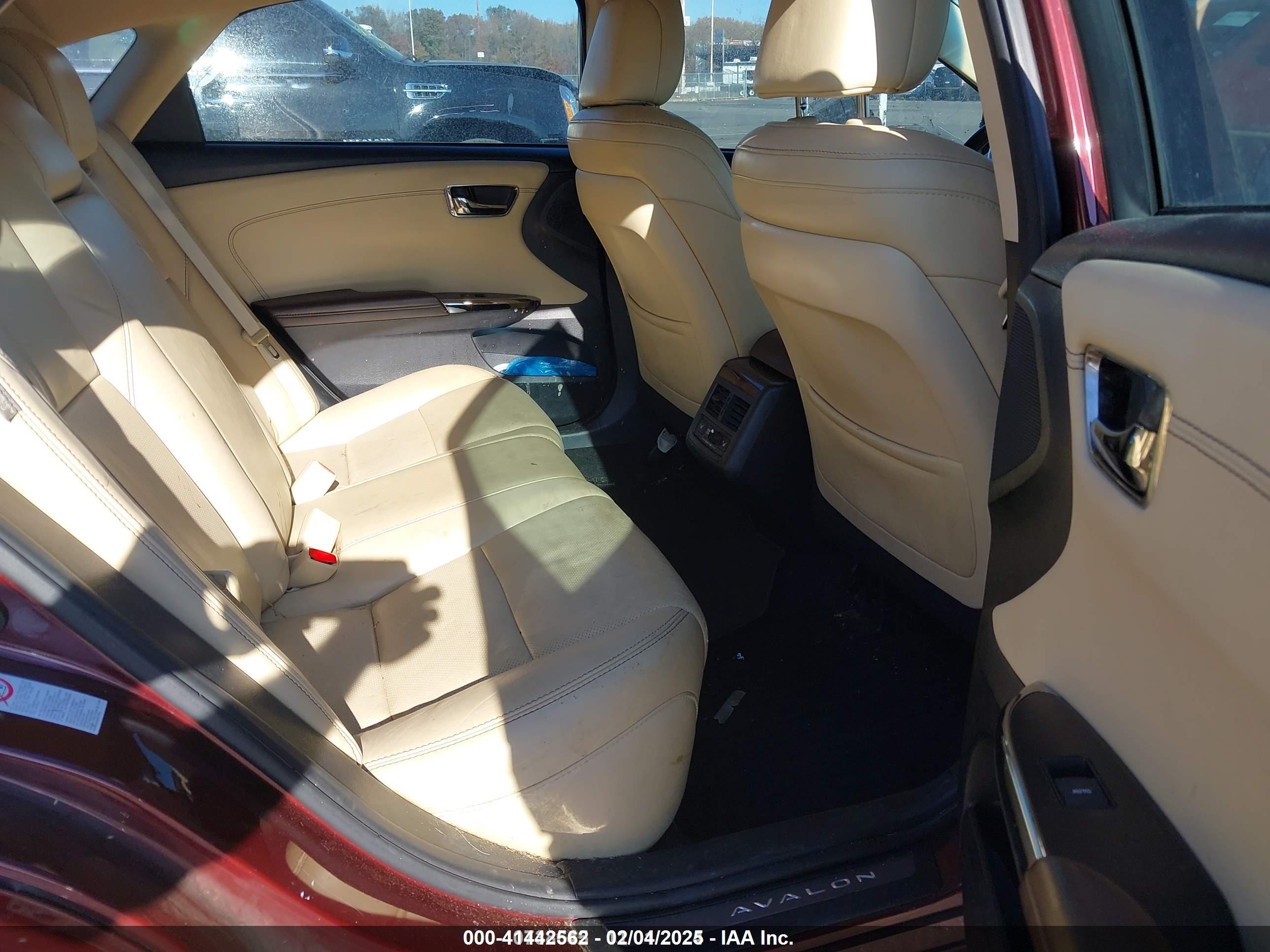 TOYOTA AVALON image 8