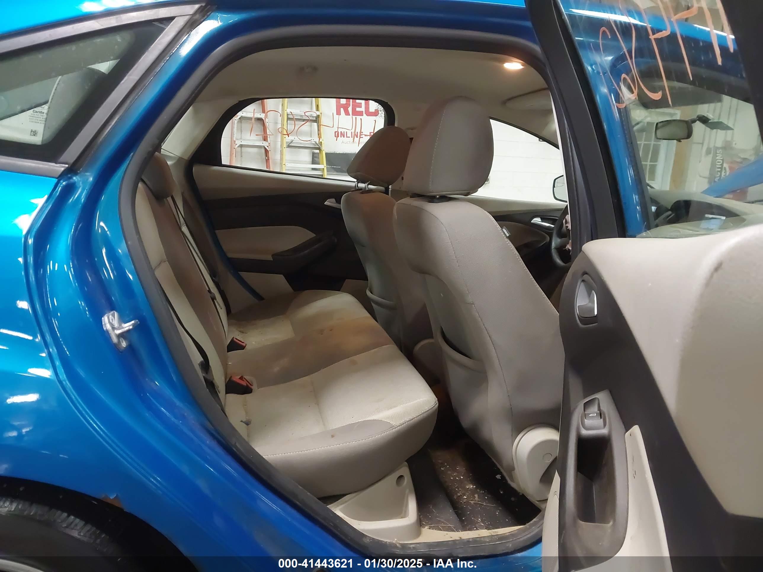 FORD FOCUS image 8