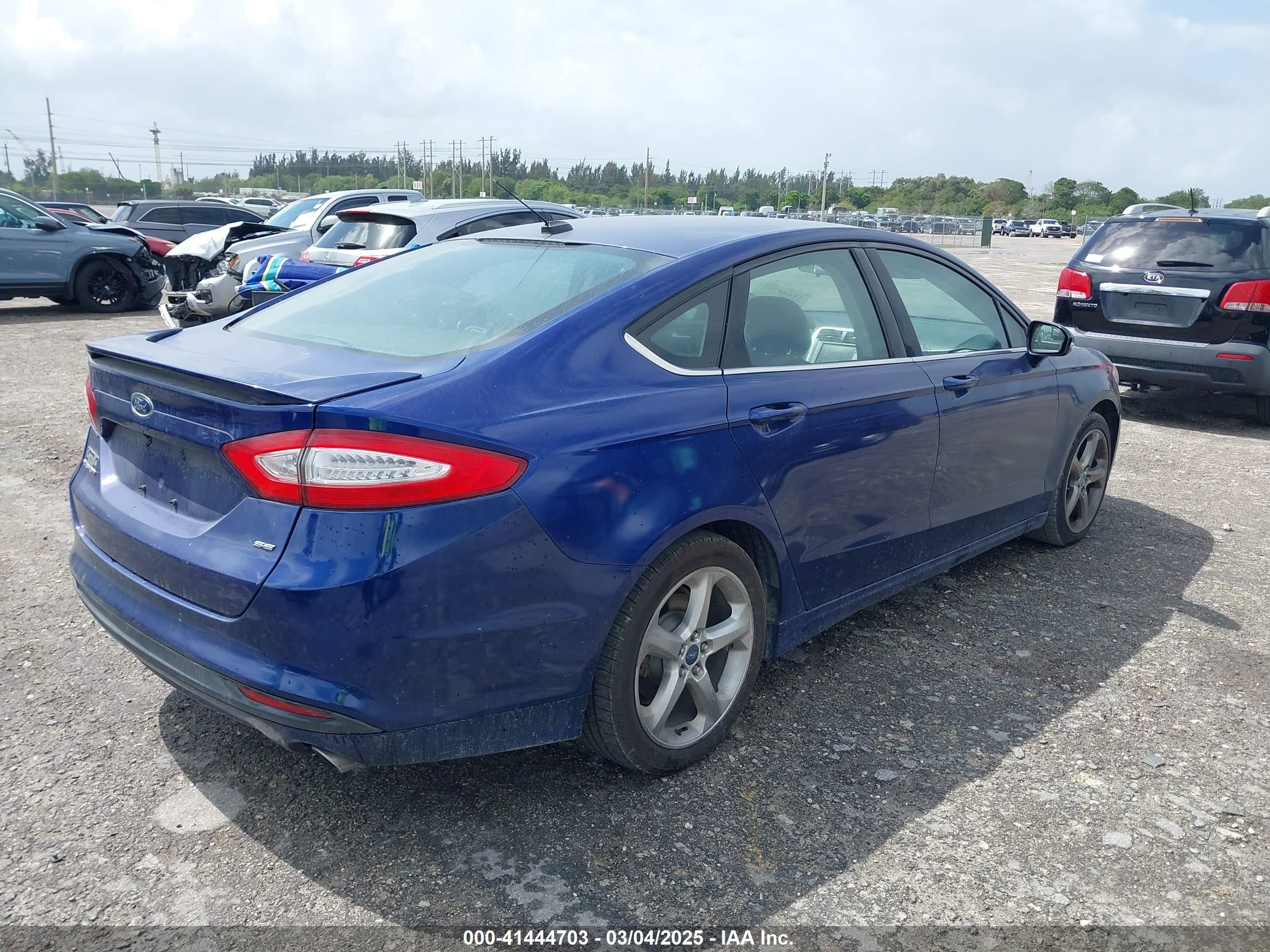FORD FUSION image 4