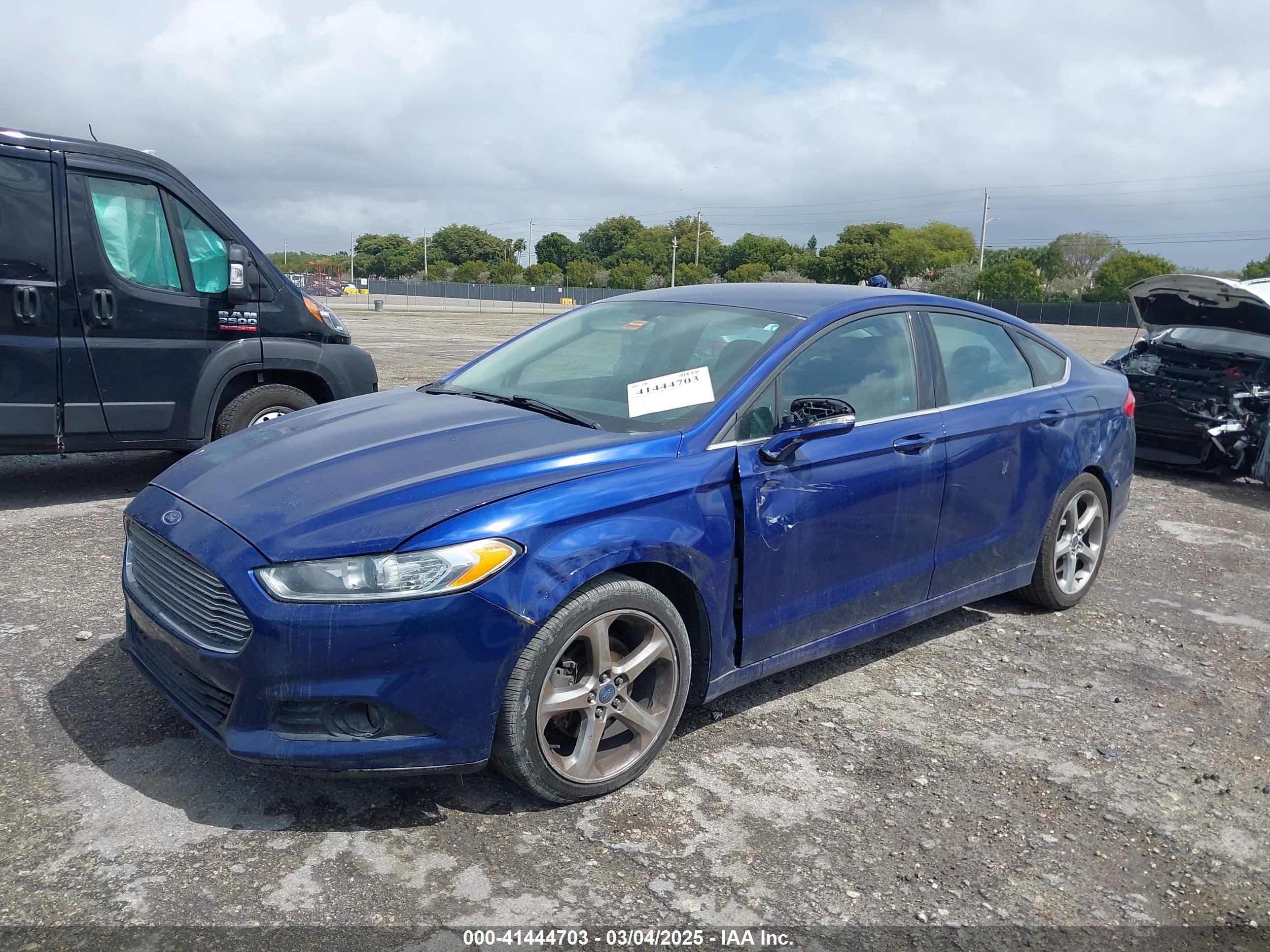 FORD FUSION image 6