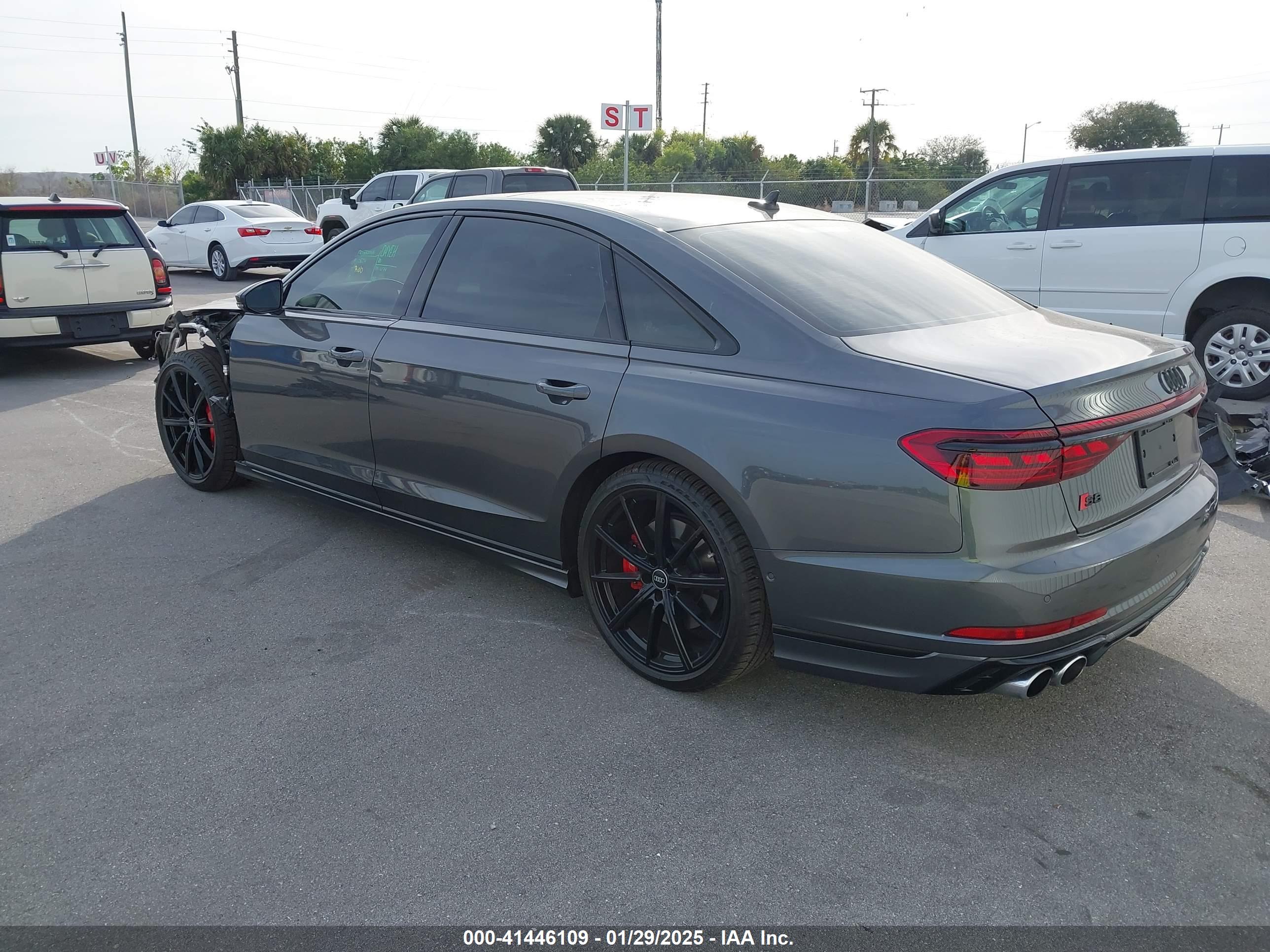 AUDI S8 image 3