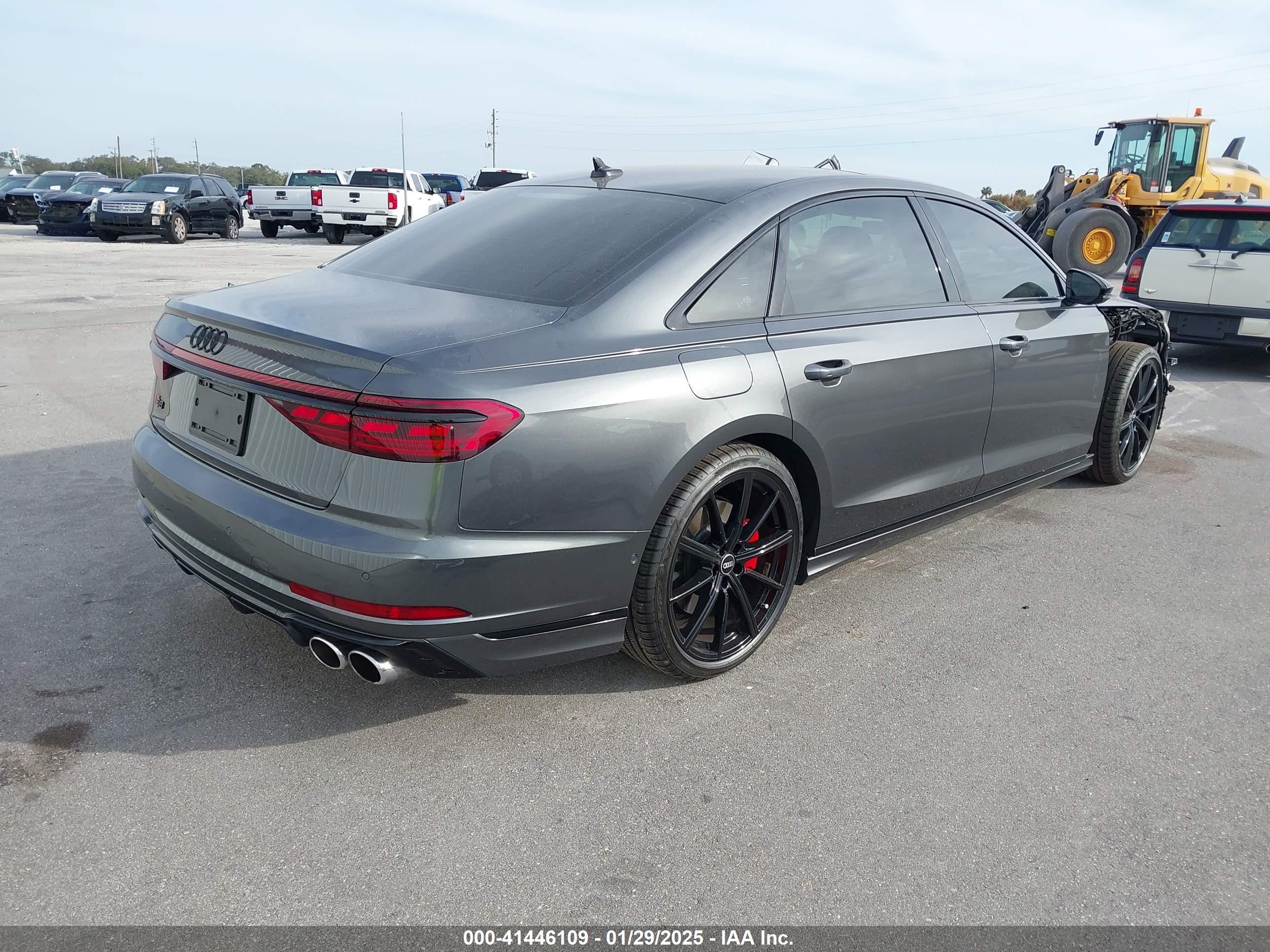 AUDI S8 image 4