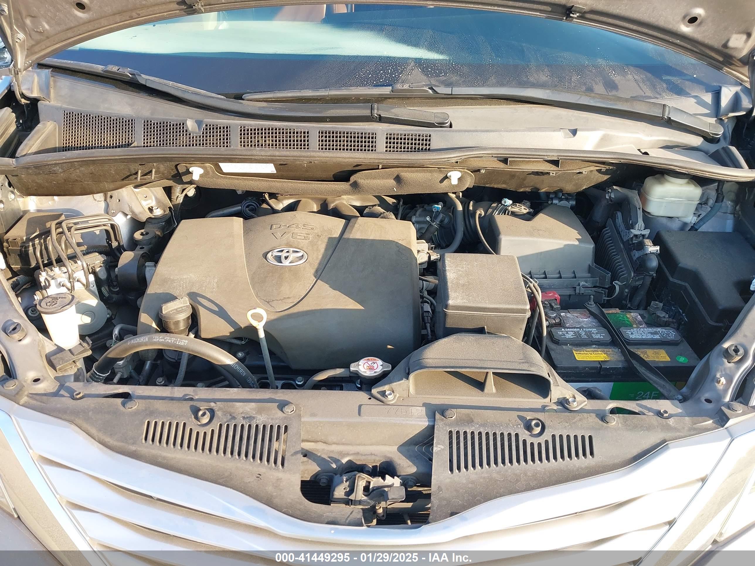 TOYOTA SIENNA image 10