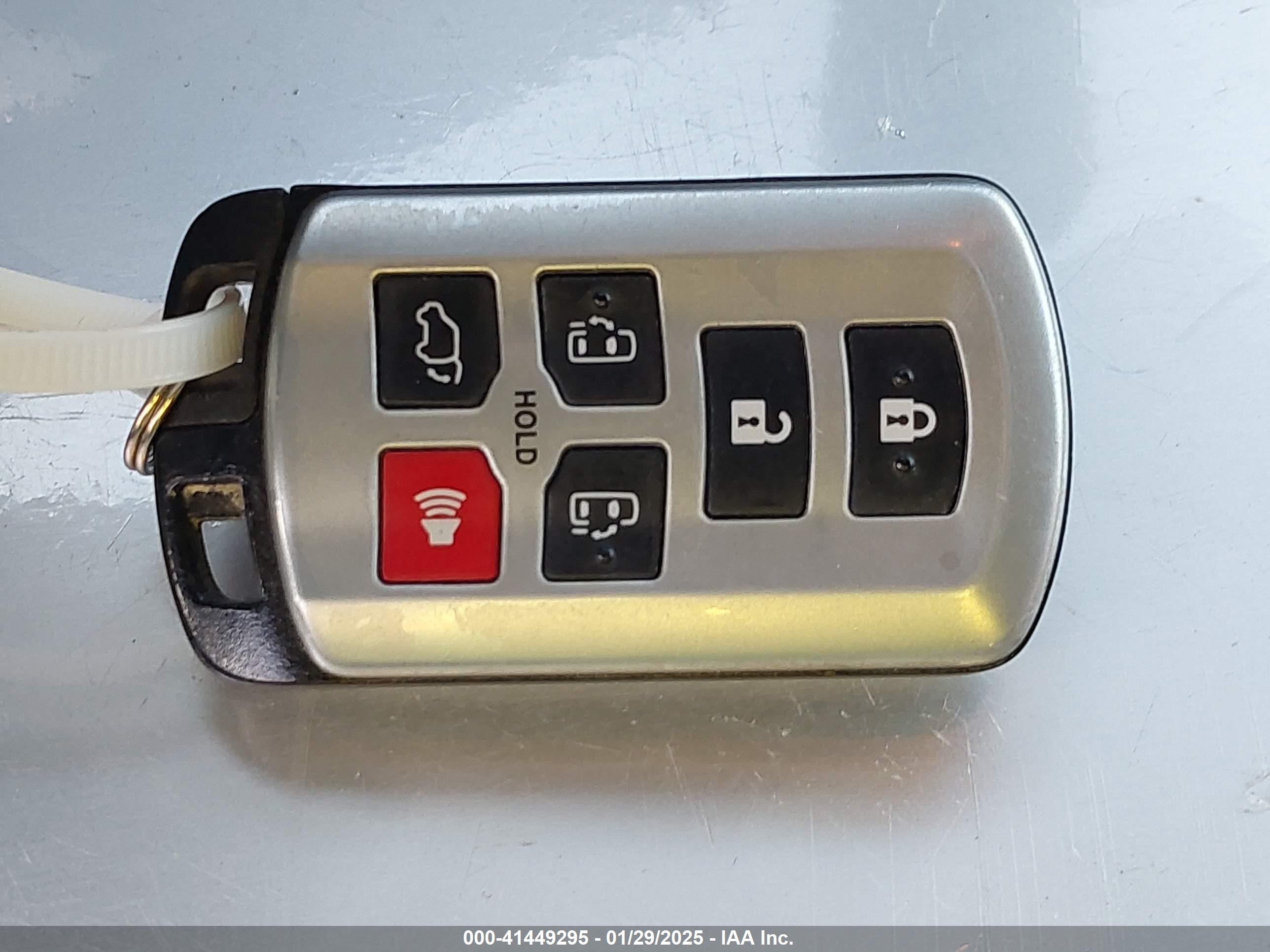 TOYOTA SIENNA image 11