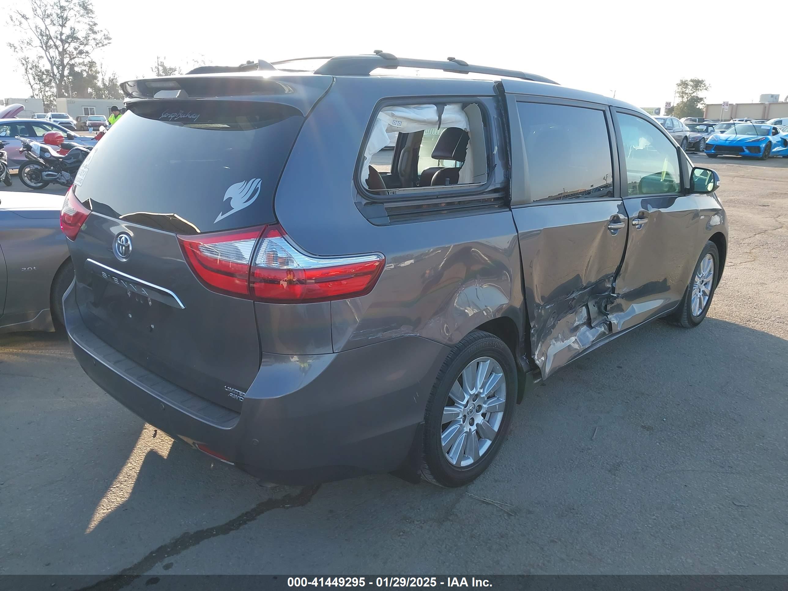 TOYOTA SIENNA image 4