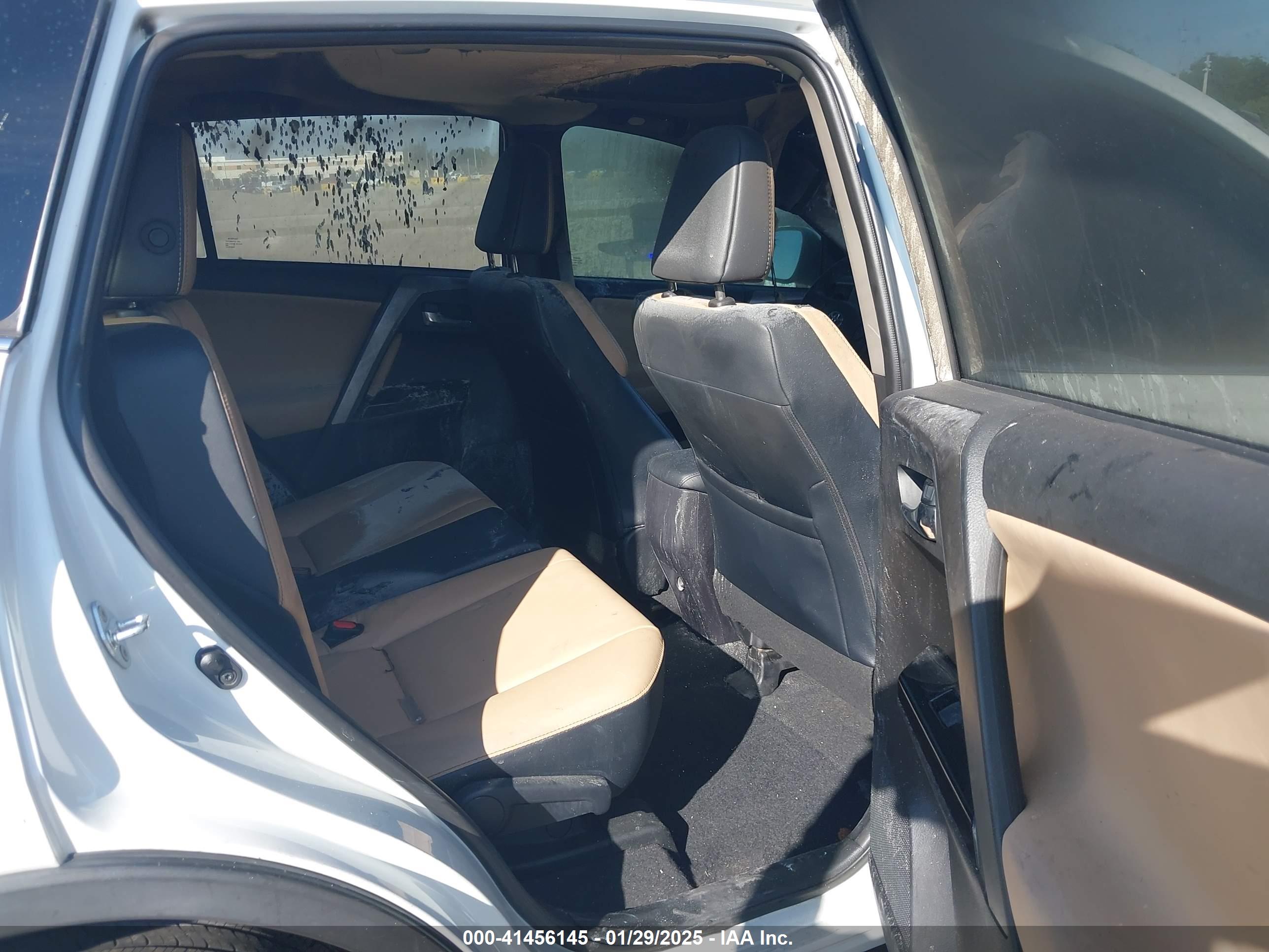 TOYOTA RAV4 image 8