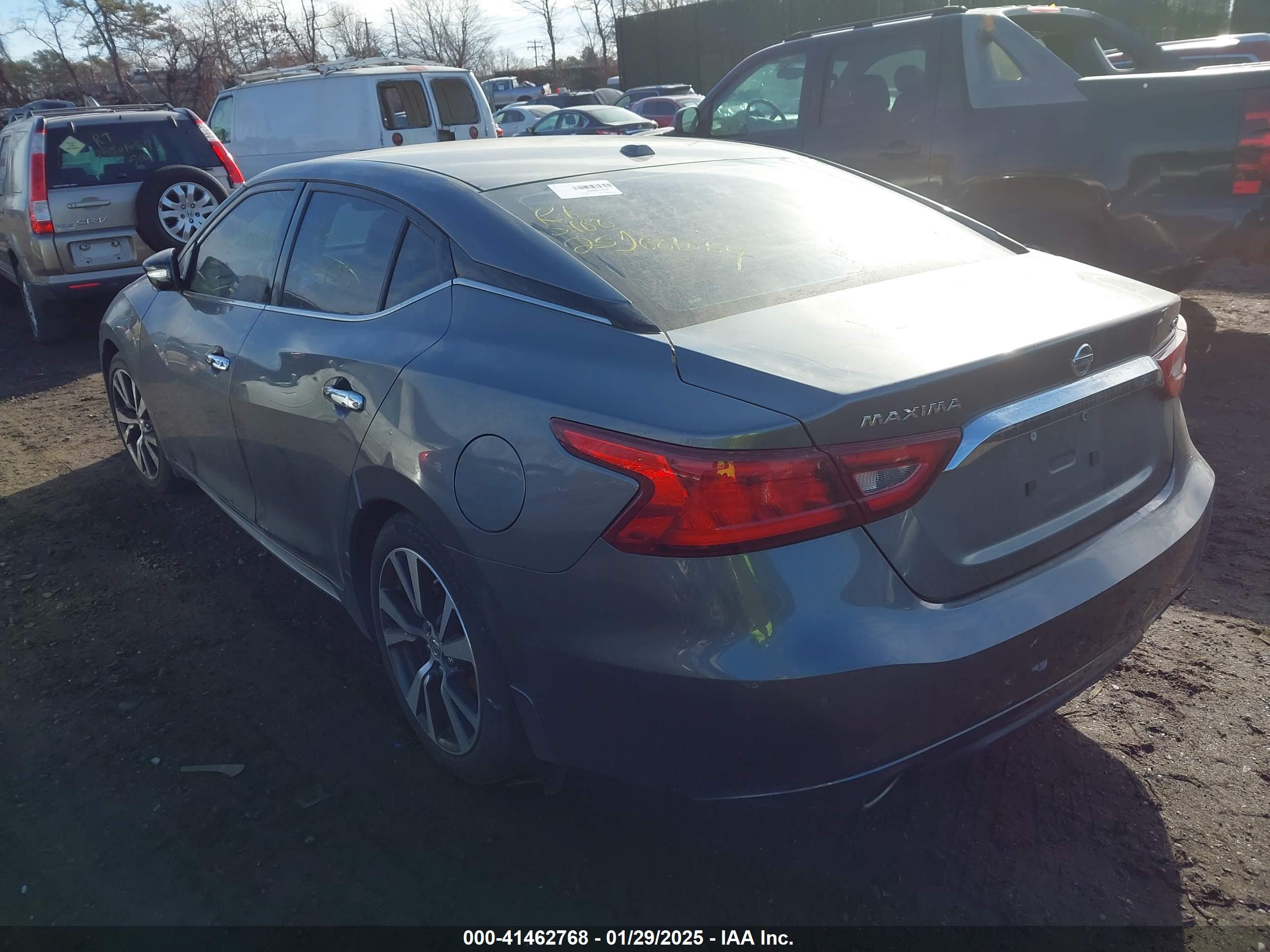 NISSAN MAXIMA image 3