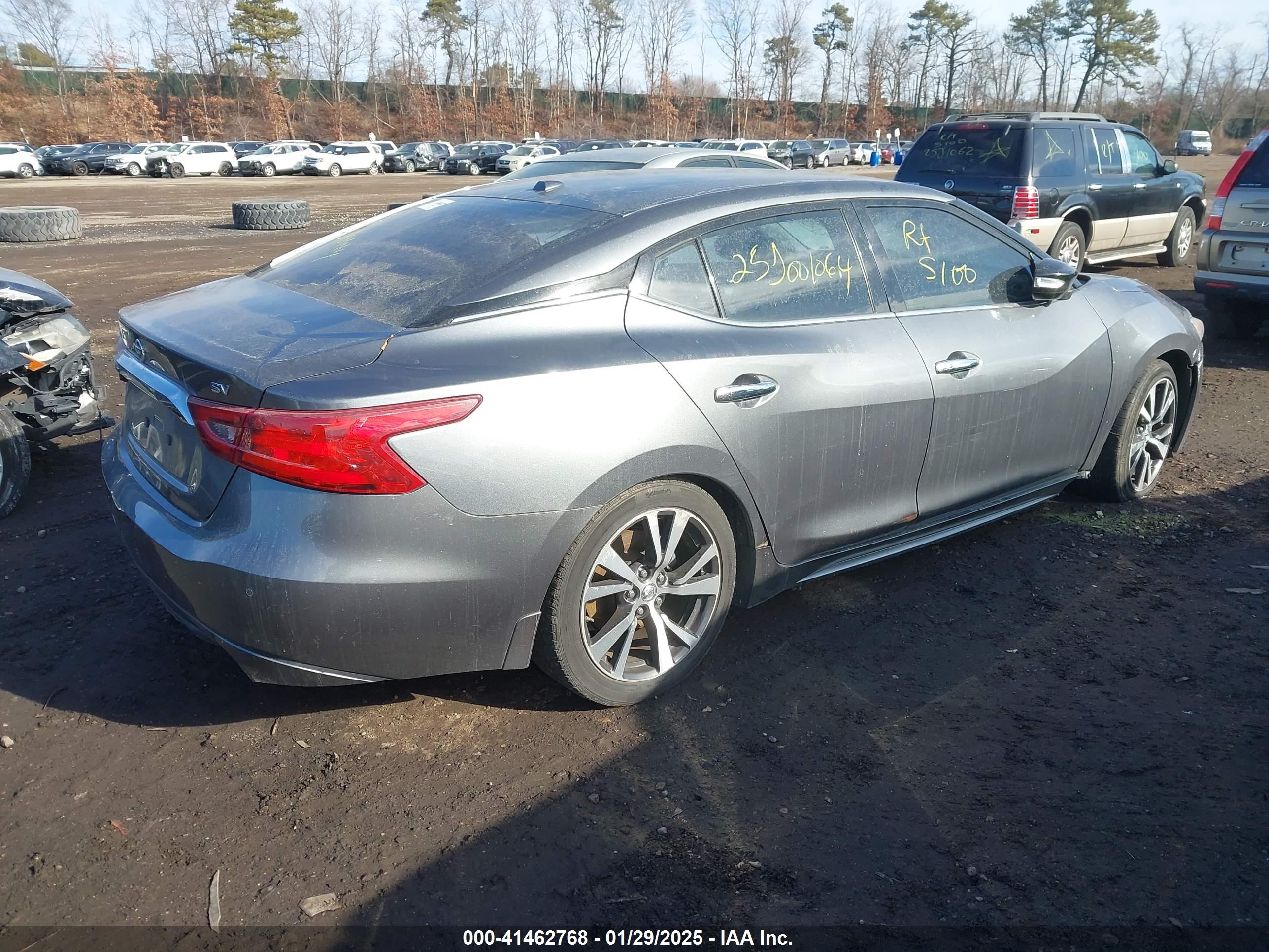 NISSAN MAXIMA image 4