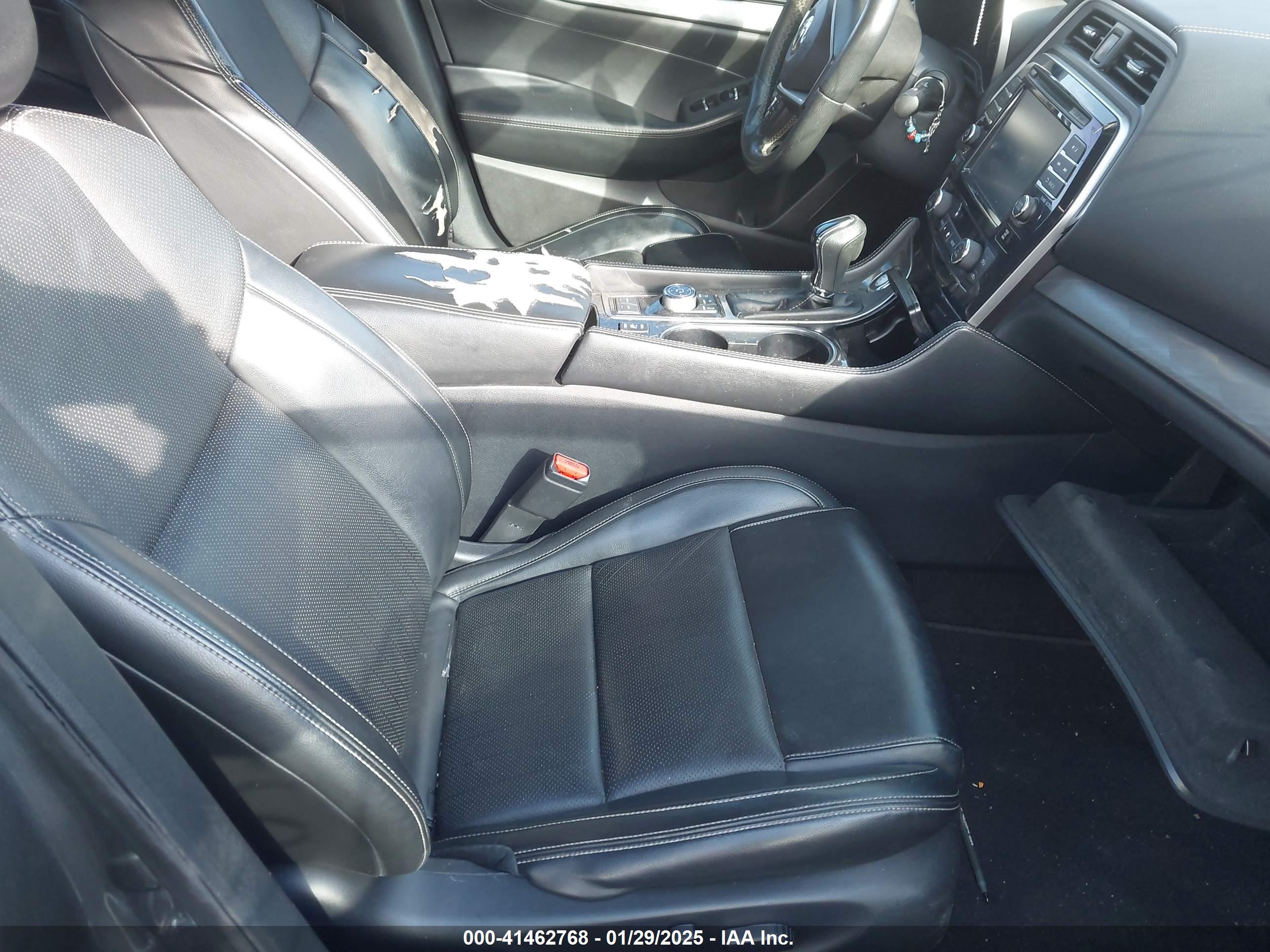 NISSAN MAXIMA image 5