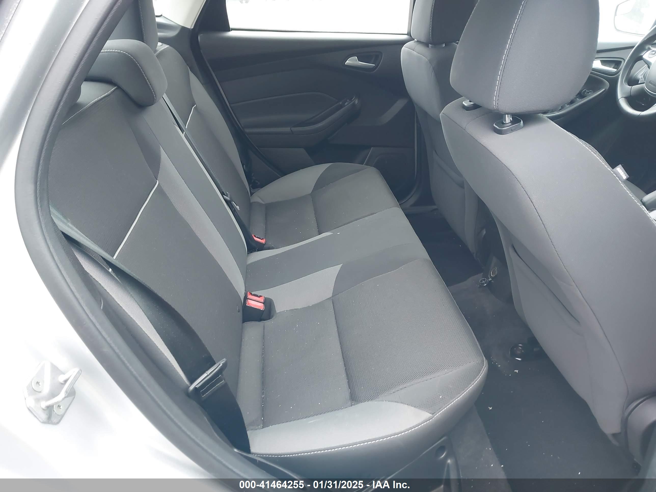 FORD FOCUS image 8