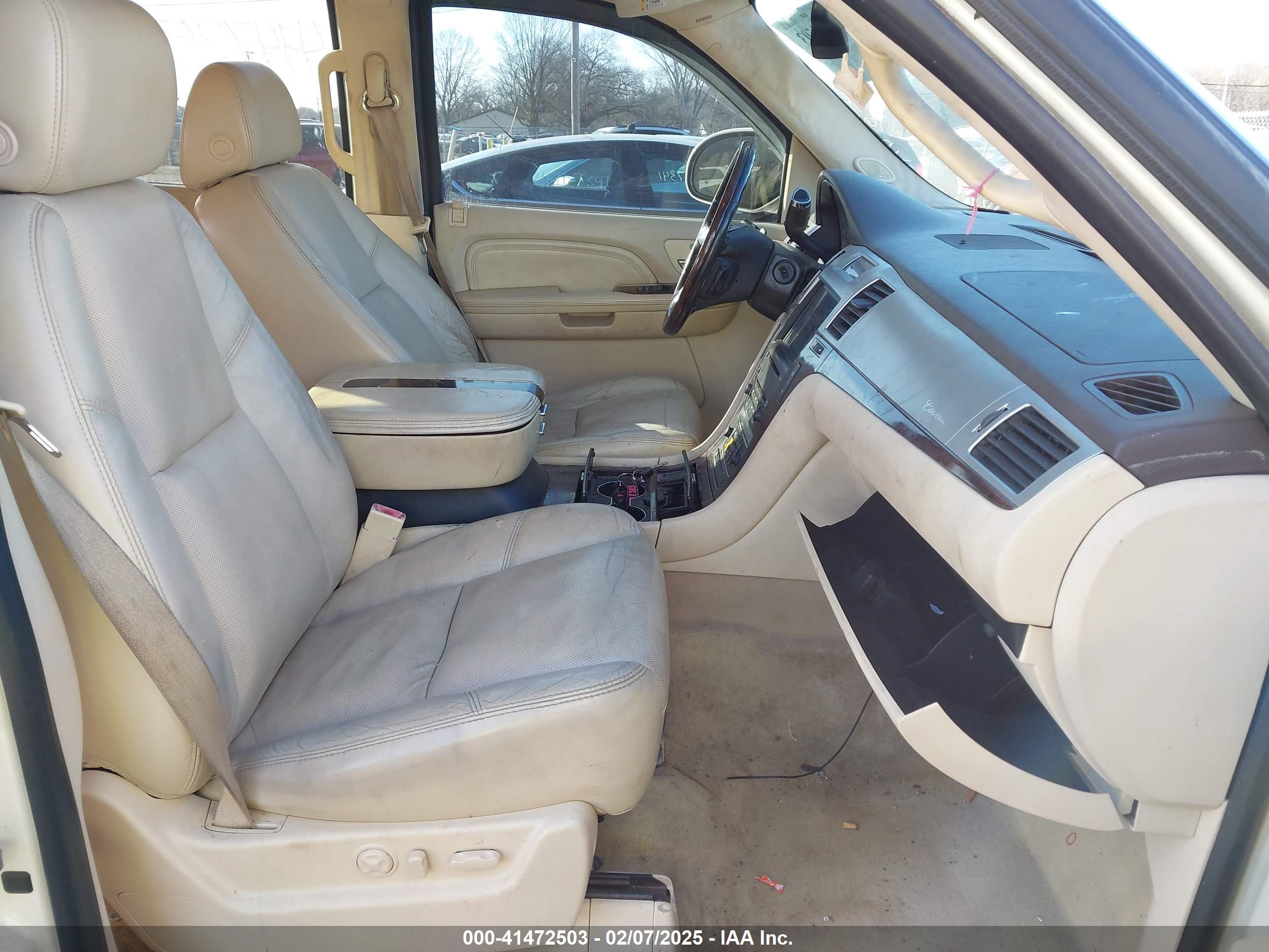 CADILLAC ESCALADE image 5