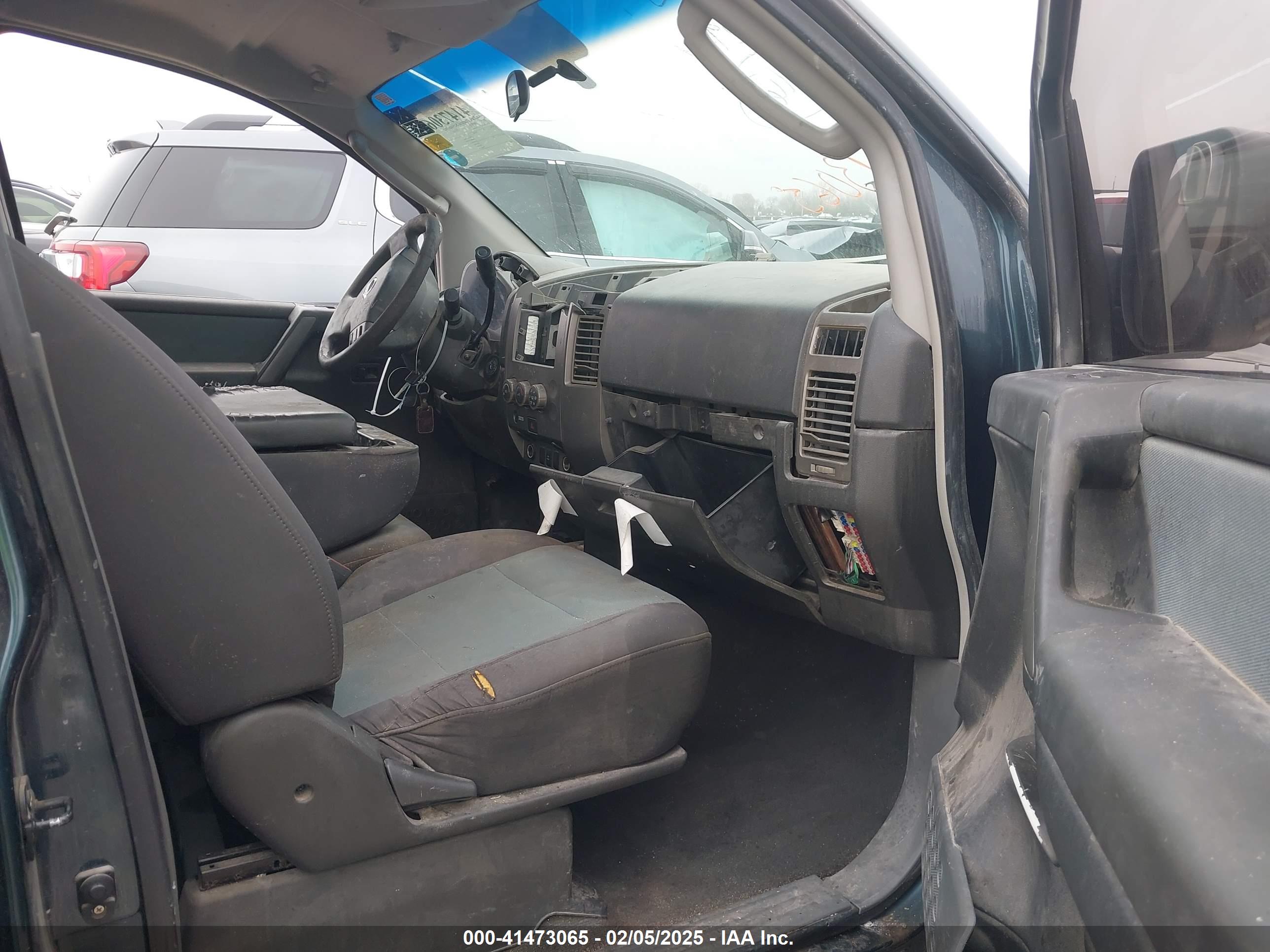 NISSAN TITAN image 5