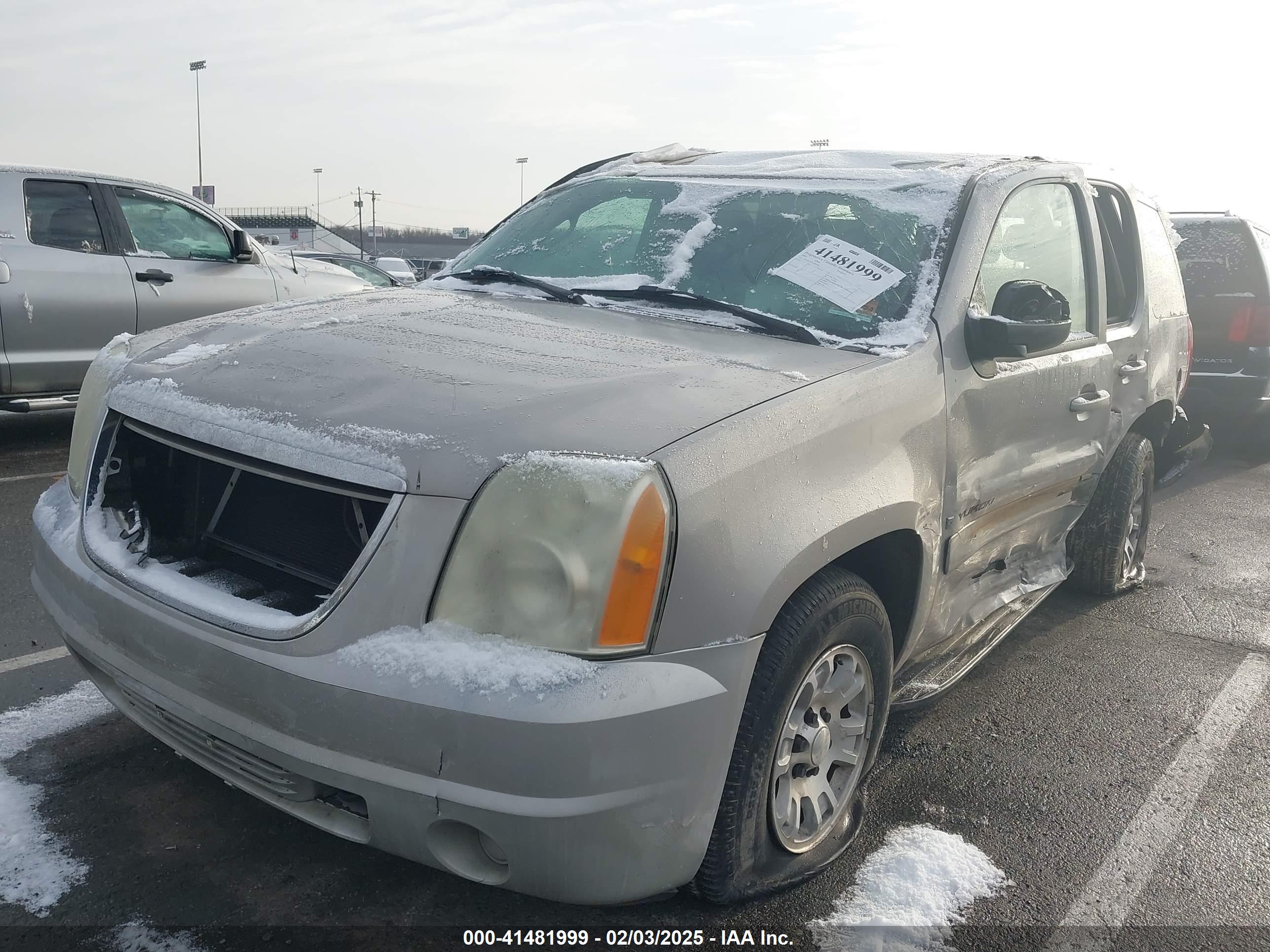 GMC YUKON image 2