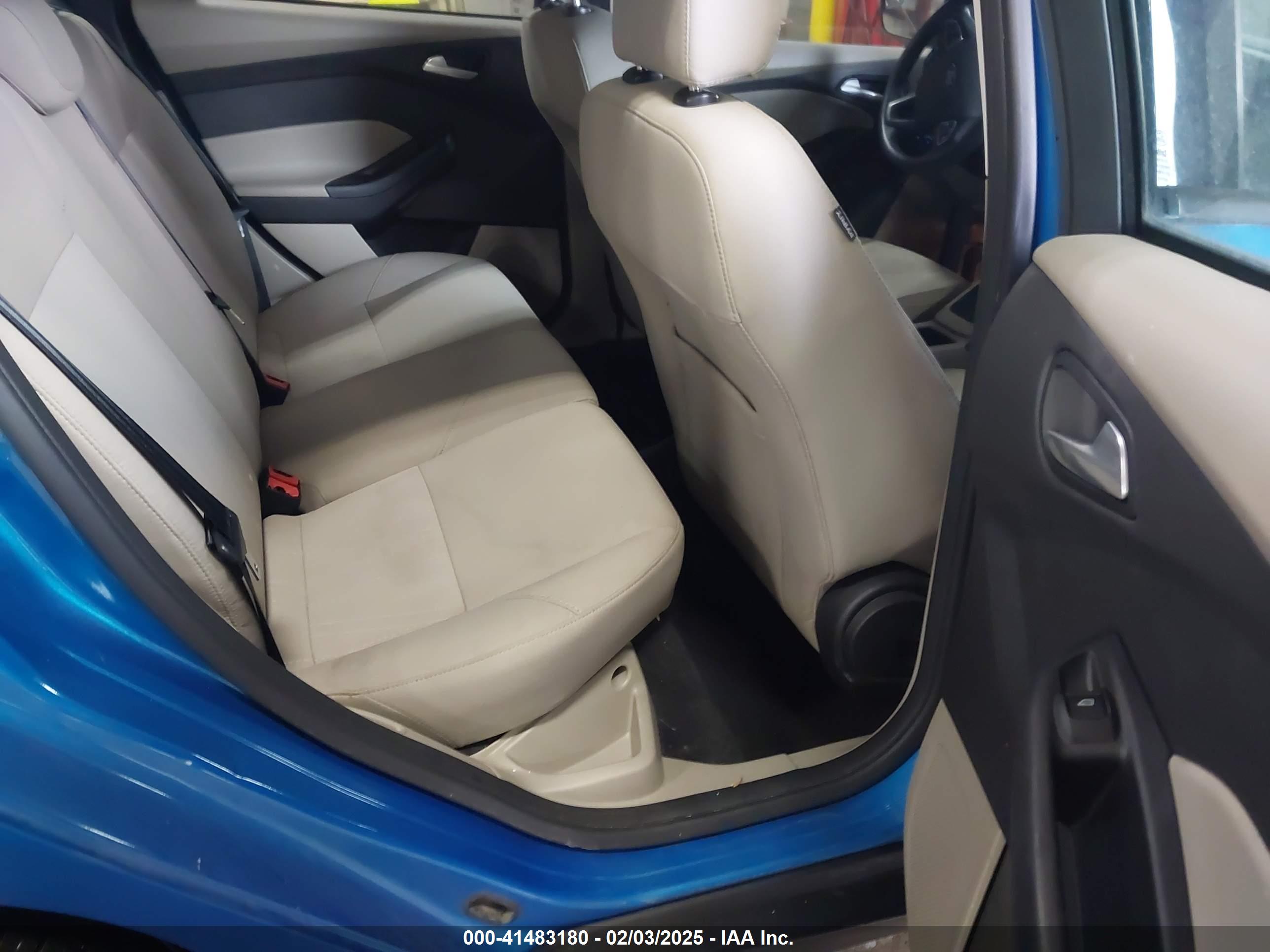 FORD FOCUS image 8